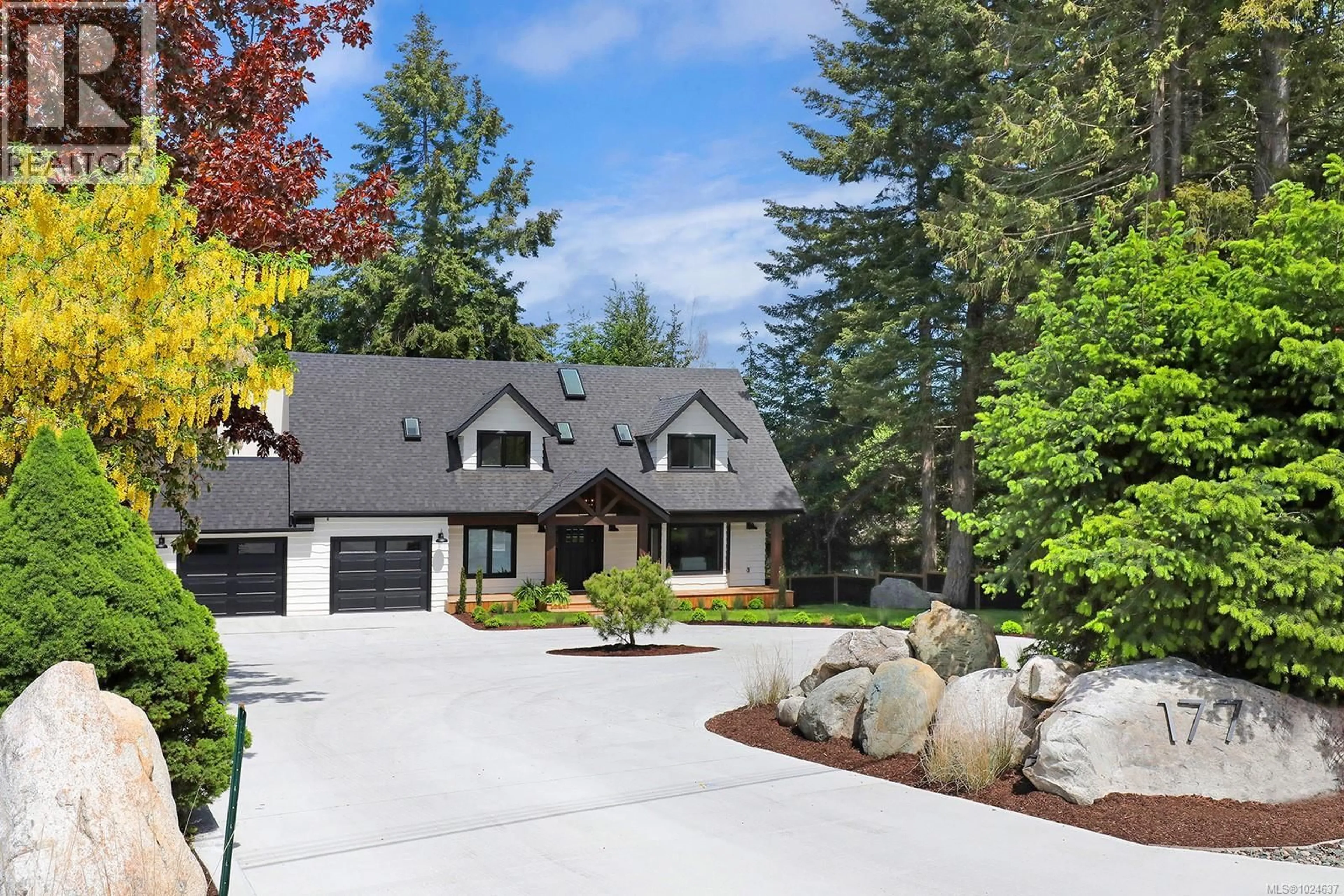 Home with vinyl exterior material, street for 177 SUNNINGDALE ROAD EAST, Qualicum Beach British Columbia V9K1L1