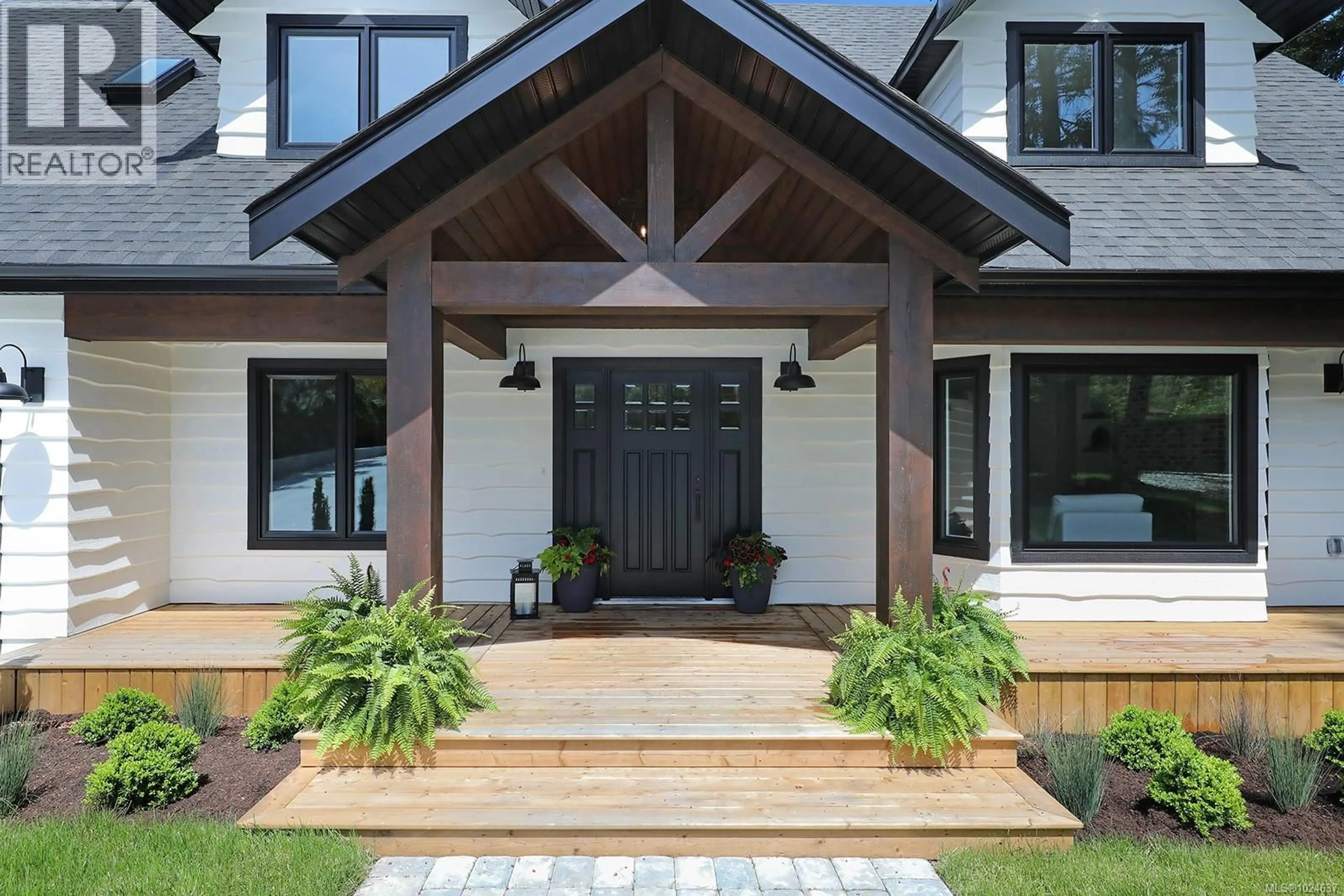 Indoor entryway for 177 SUNNINGDALE ROAD EAST, Qualicum Beach British Columbia V9K1L1