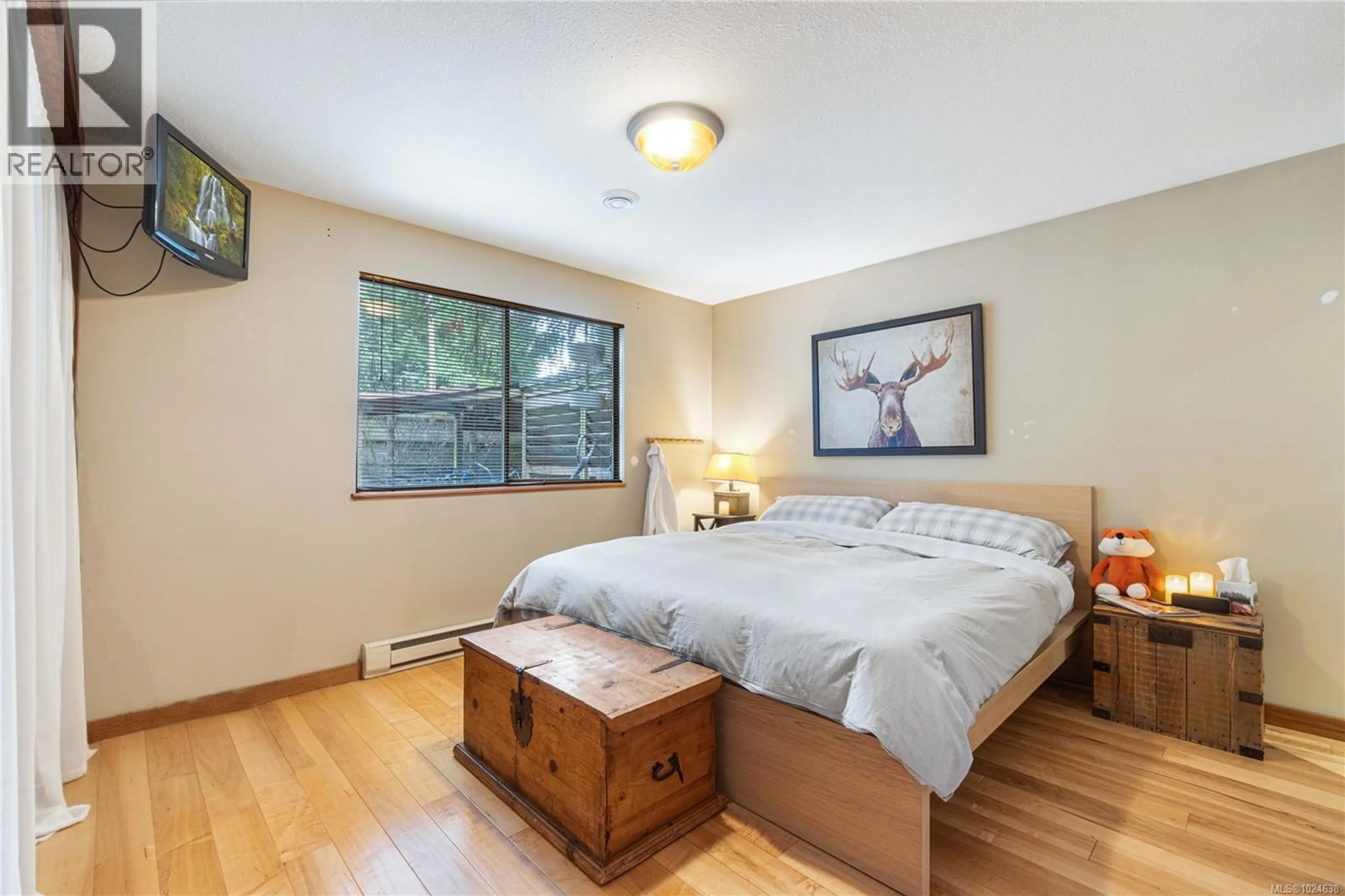 Bedroom with bed, wood/laminate floor for 972 WOODPECKER PLACE, Parksville British Columbia V9P1T1