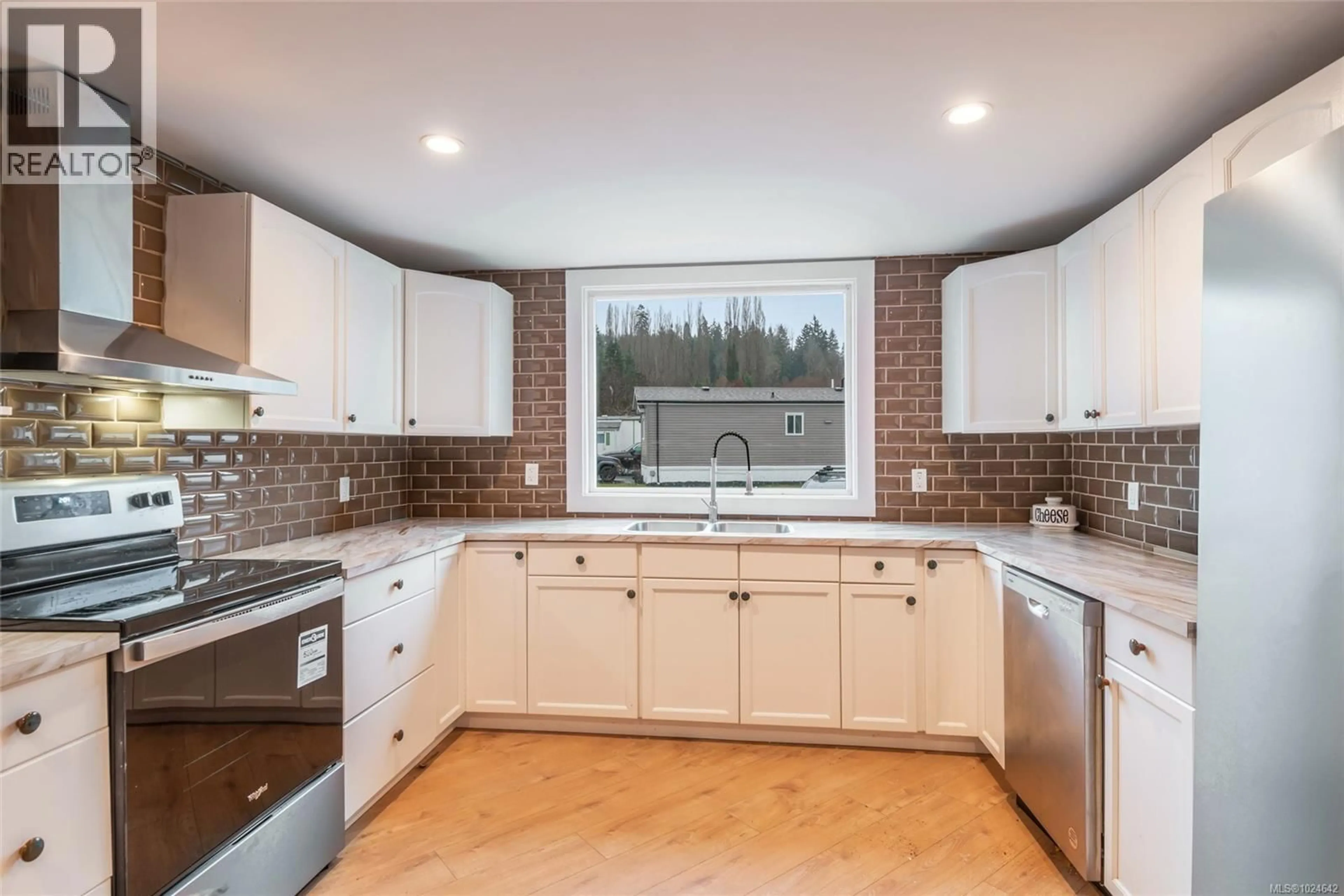 Open concept kitchen, ceramic/tile floor for 31 - 5555 GRANDVIEW ROAD, Port Alberni British Columbia V9Y8H5