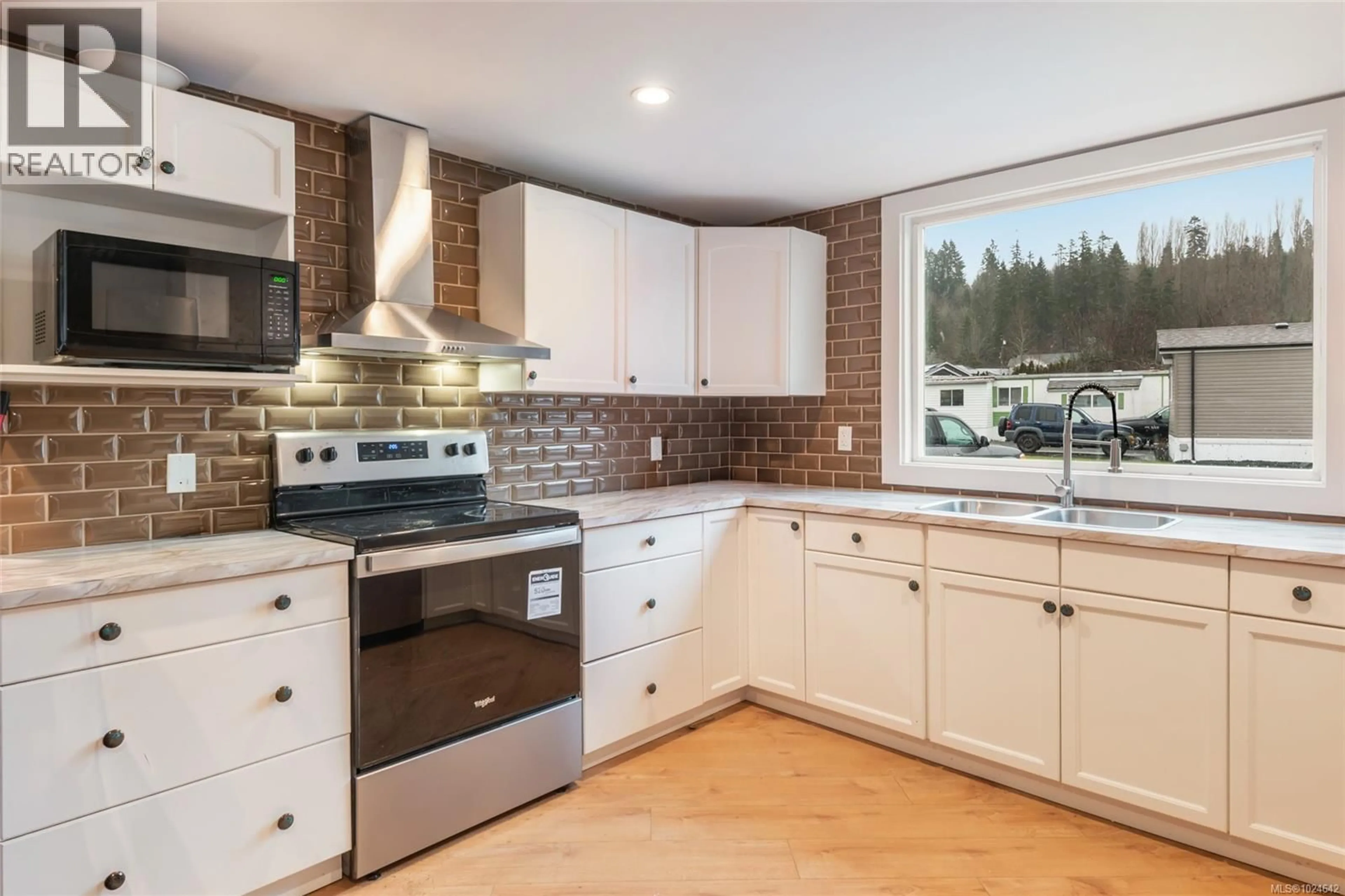 Open concept kitchen, ceramic/tile floor for 31 - 5555 GRANDVIEW ROAD, Port Alberni British Columbia V9Y8H5