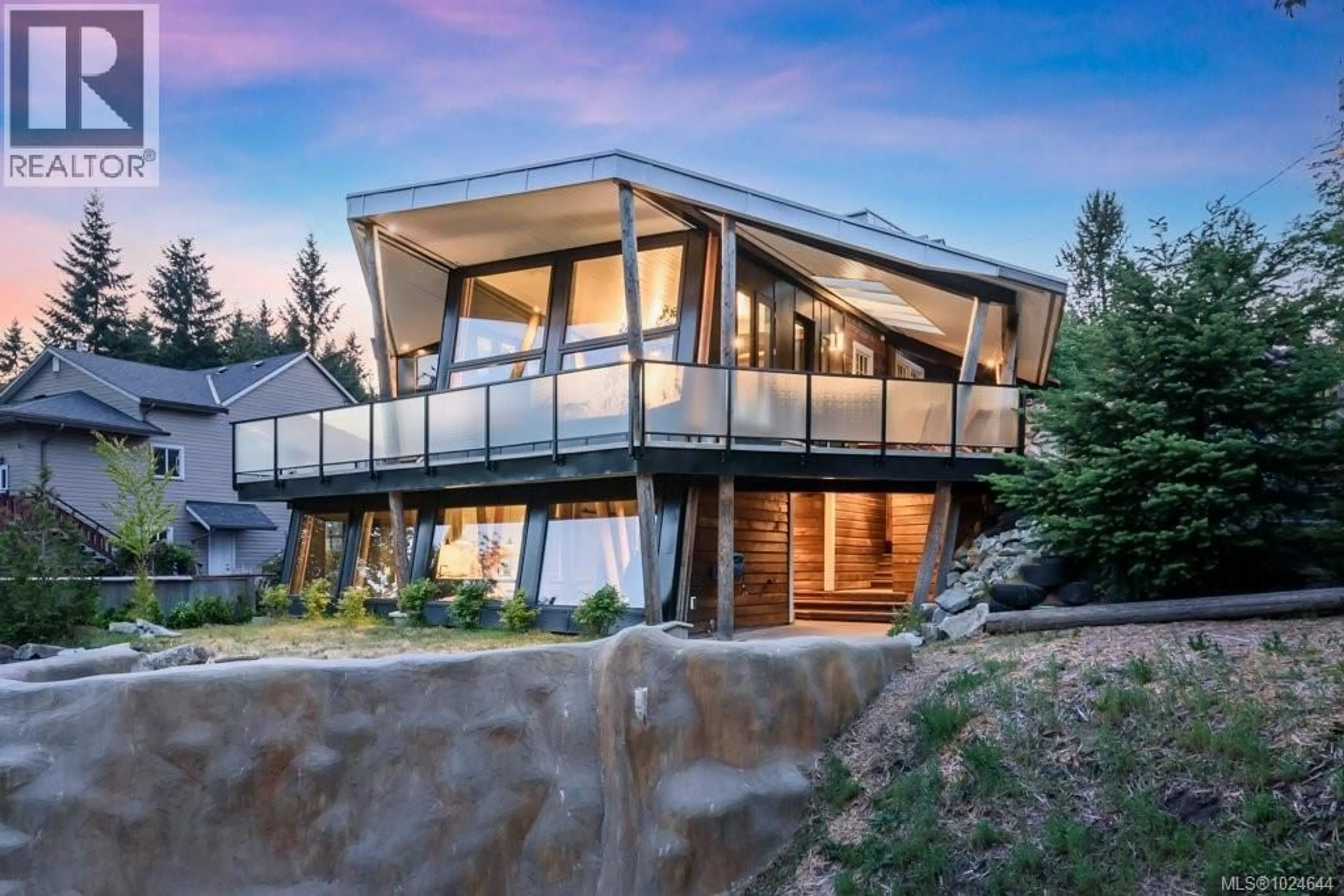 Home with vinyl exterior material, mountain view for 2613 DUNSMUIR AVENUE, Cumberland British Columbia V0R1S0