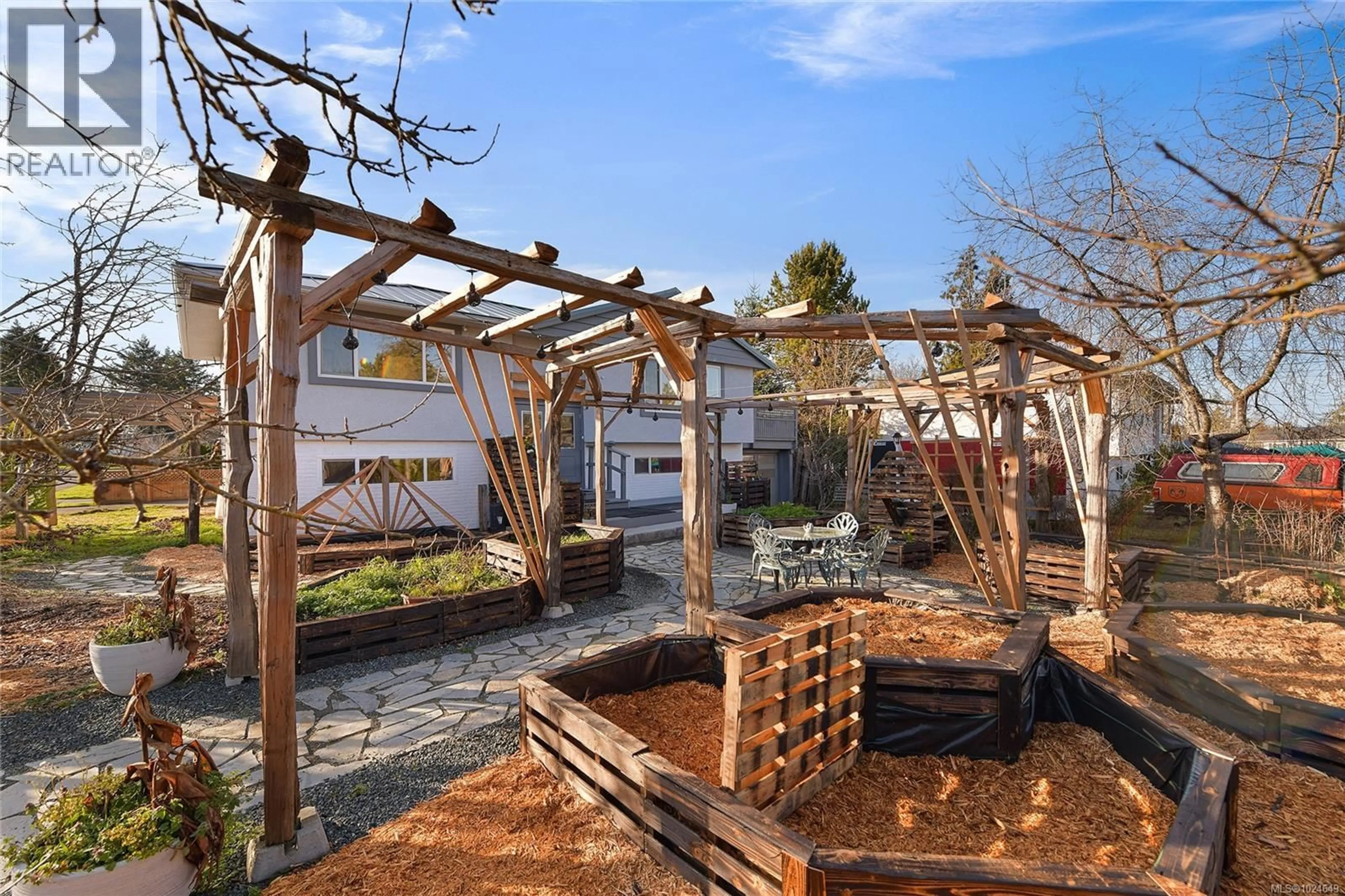 Patio, street for 2048 COURSER DRIVE, Sidney British Columbia V8L2N6