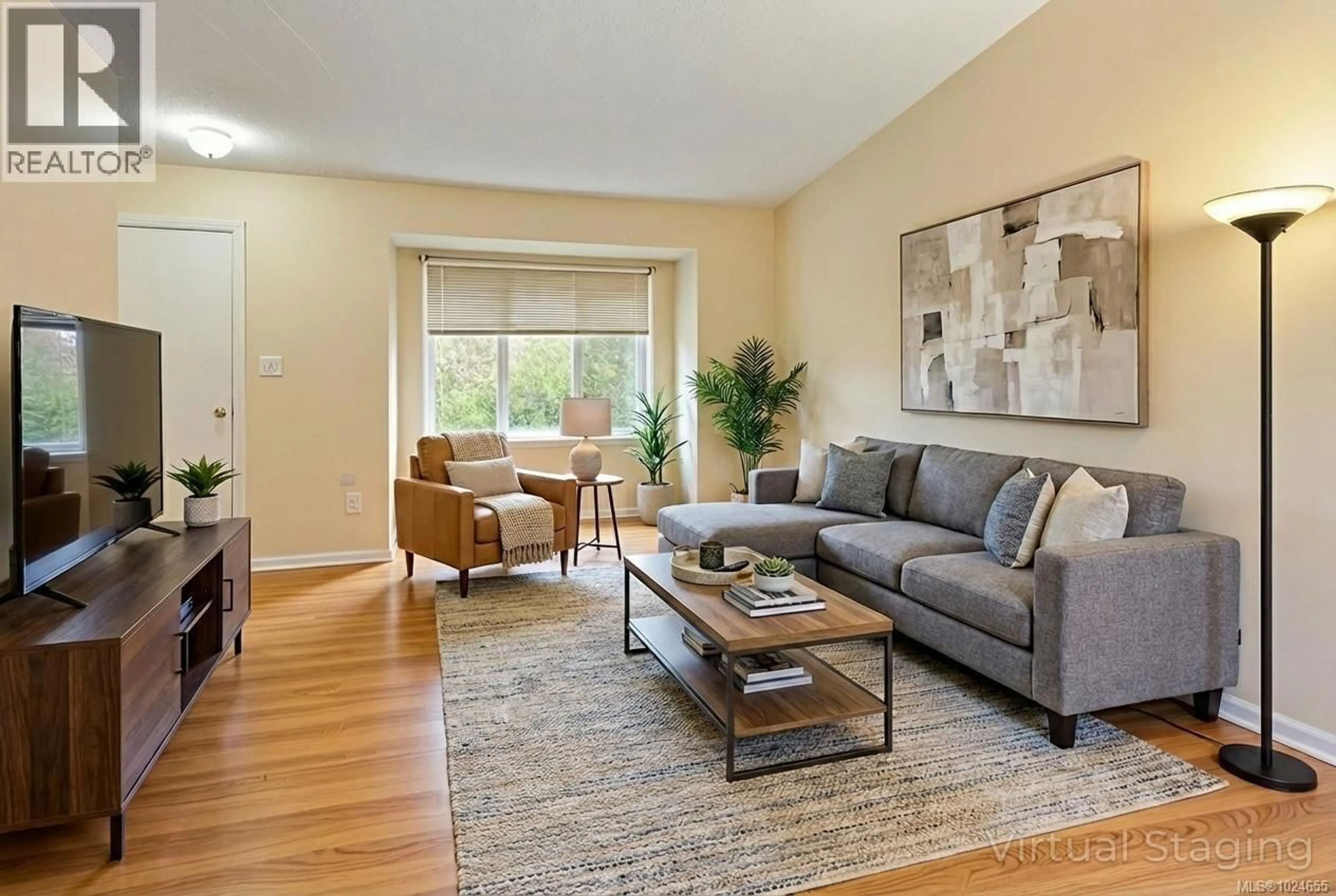 Living room with furniture, wood/laminate floor for 27 - 745 CHURCH STREET, Gabriola Island British Columbia V0R1X3