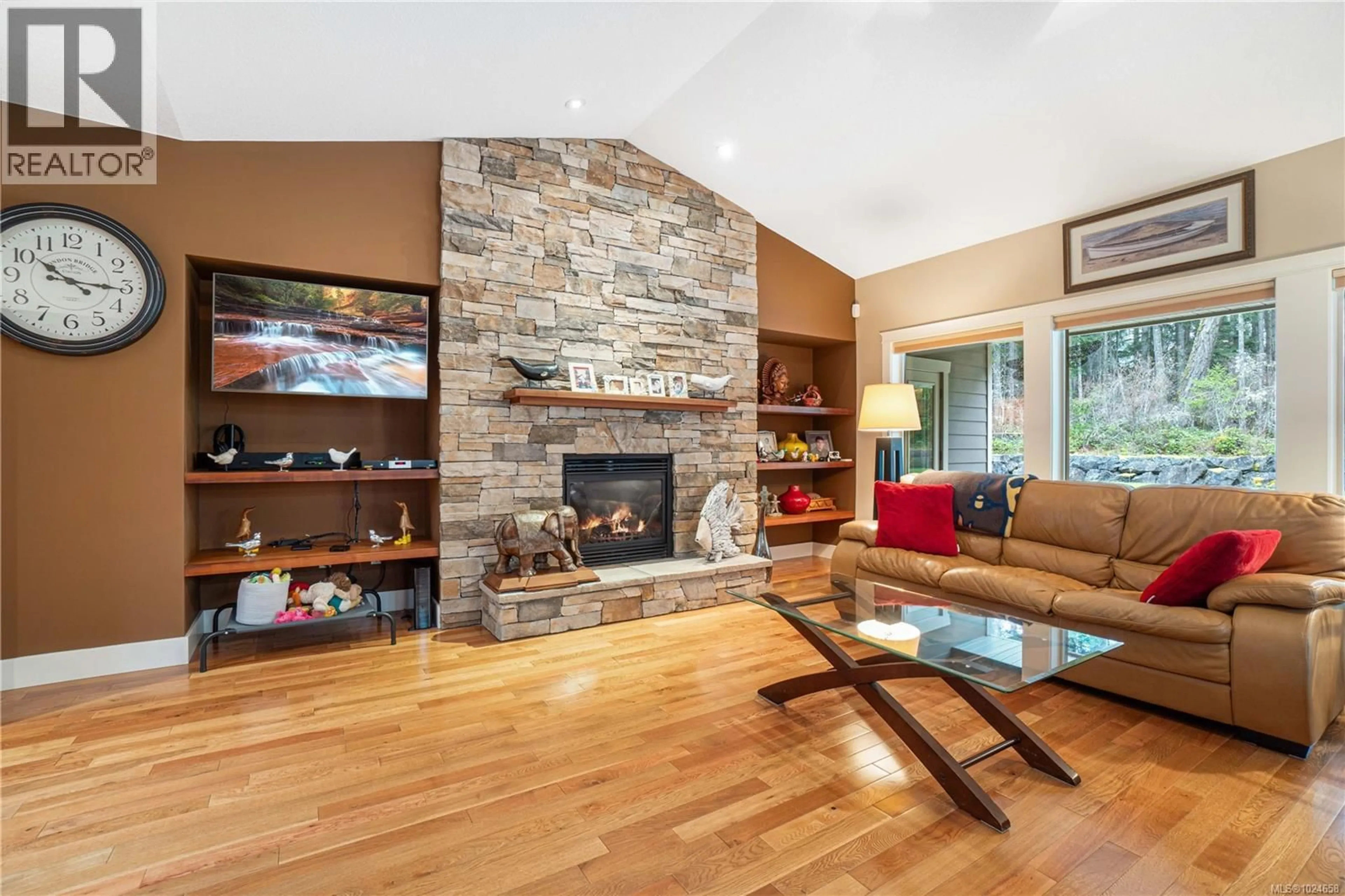 Living room with furniture, unknown for 700 WILDGREEN WAY, Parksville British Columbia V9P0A5