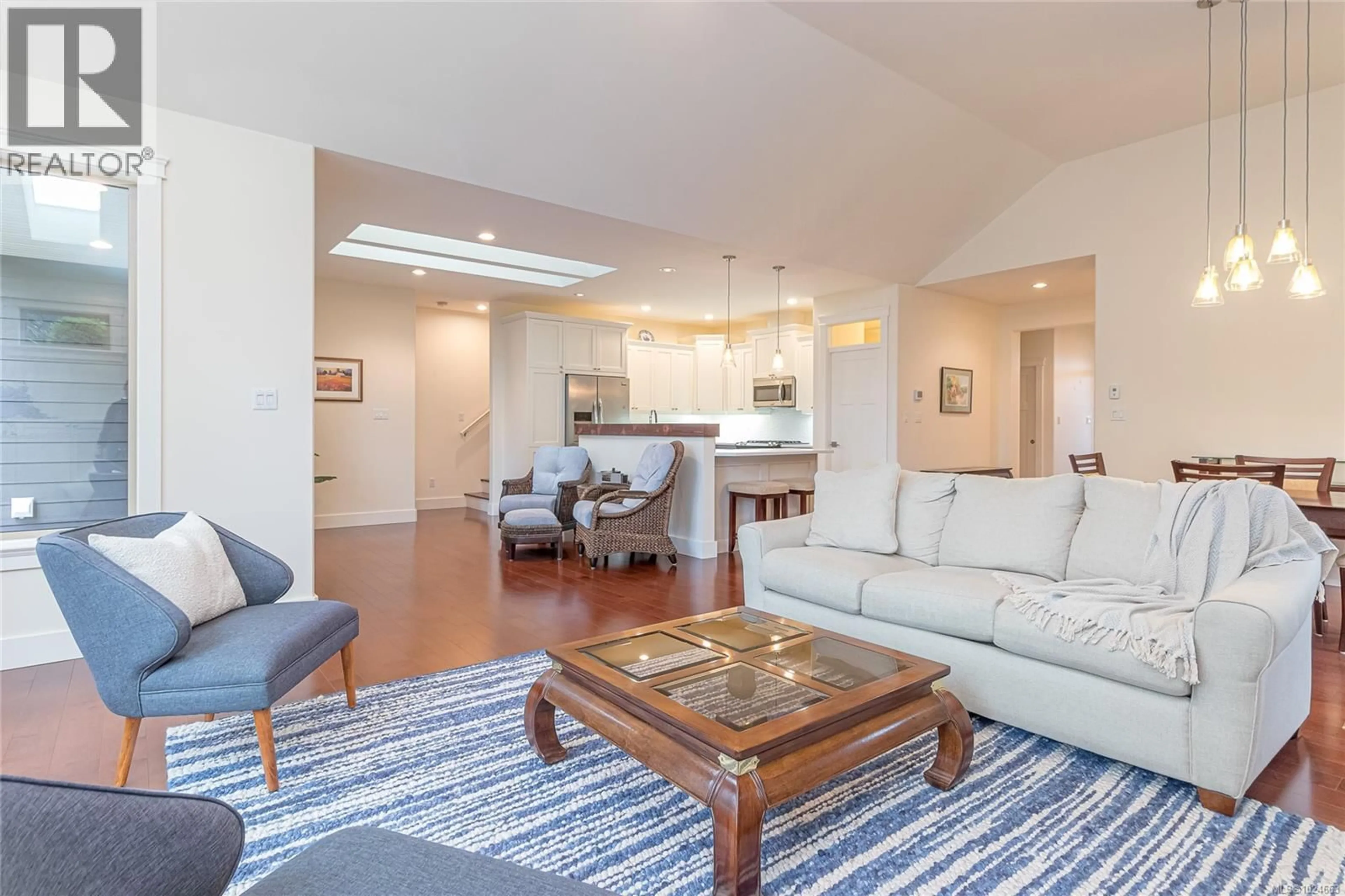 Living room with furniture, unknown for 473 RIDGEFIELD DRIVE, Parksville British Columbia V9P0E2