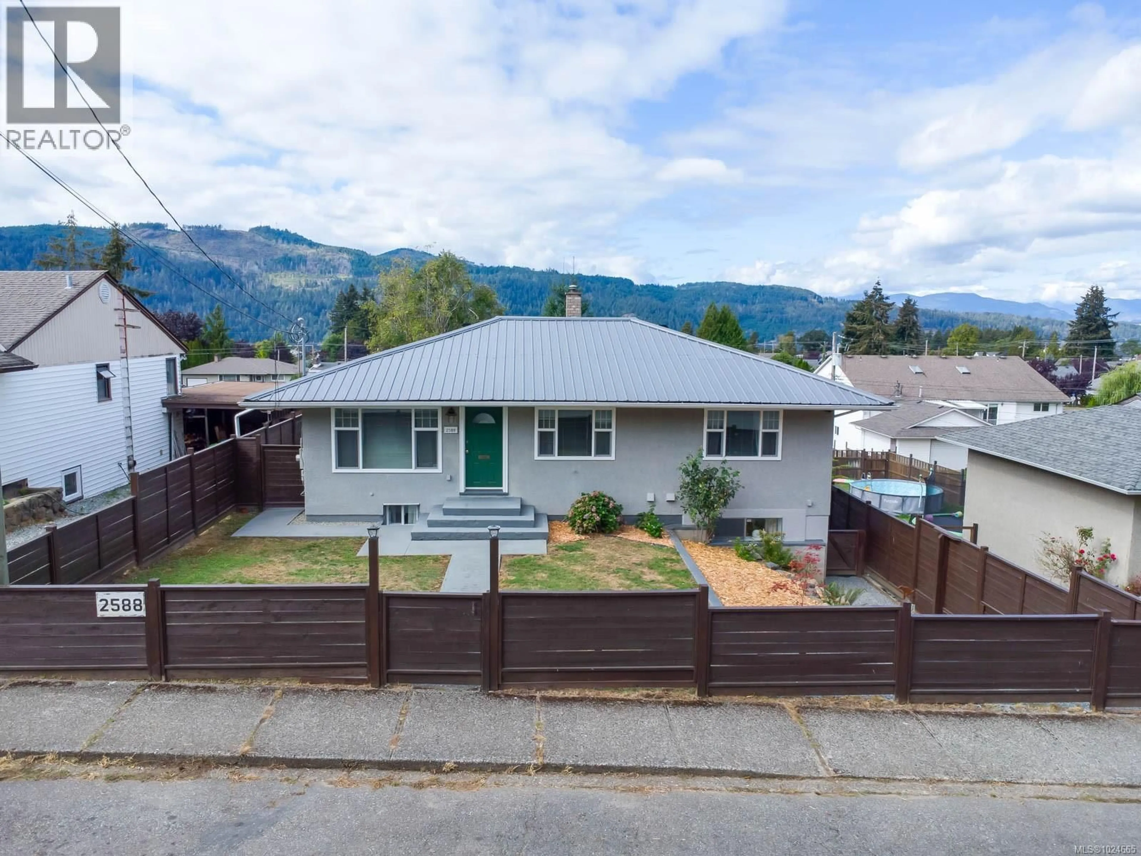 A pic from outside/outdoor area/front of a property/back of a property/a pic from drone, mountain view for 2588 11TH AVENUE, Port Alberni British Columbia V9Y2S1