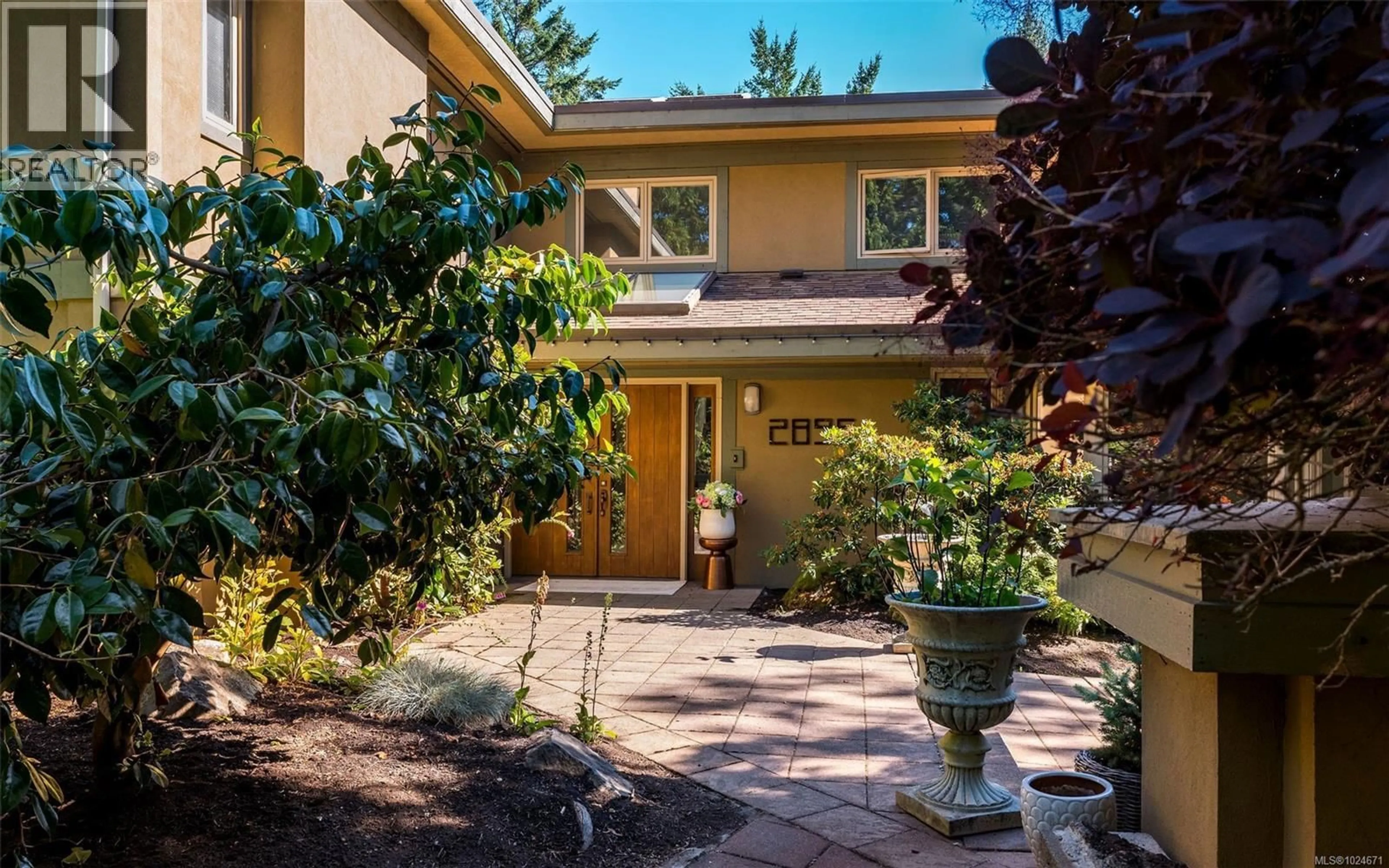 Unknown for 2895 LANSDOWNE ROAD, Oak Bay British Columbia V8R3P8