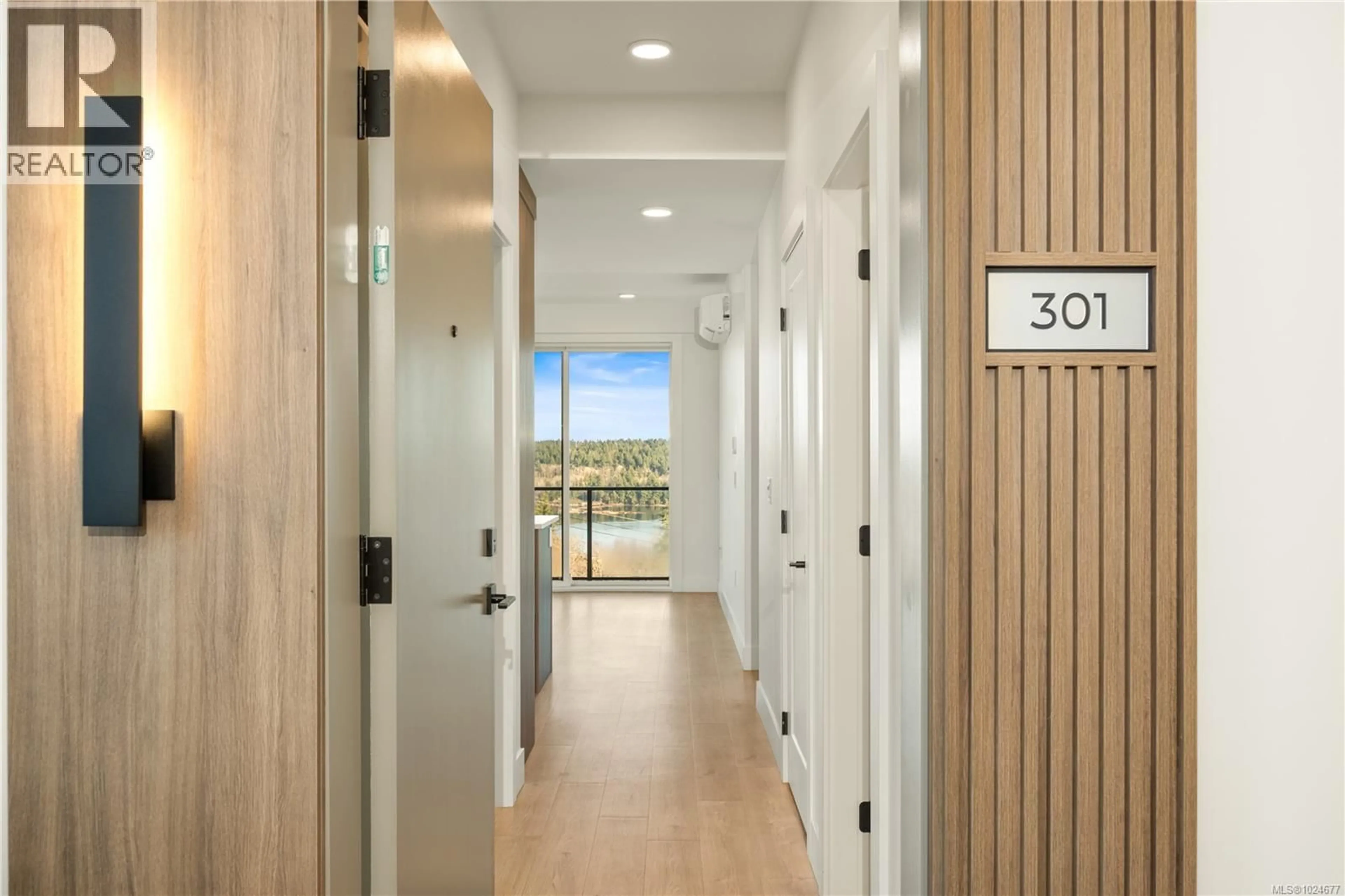 Indoor foyer for 301 - 201 DOGWOOD DRIVE, Ladysmith British Columbia V9G0C3