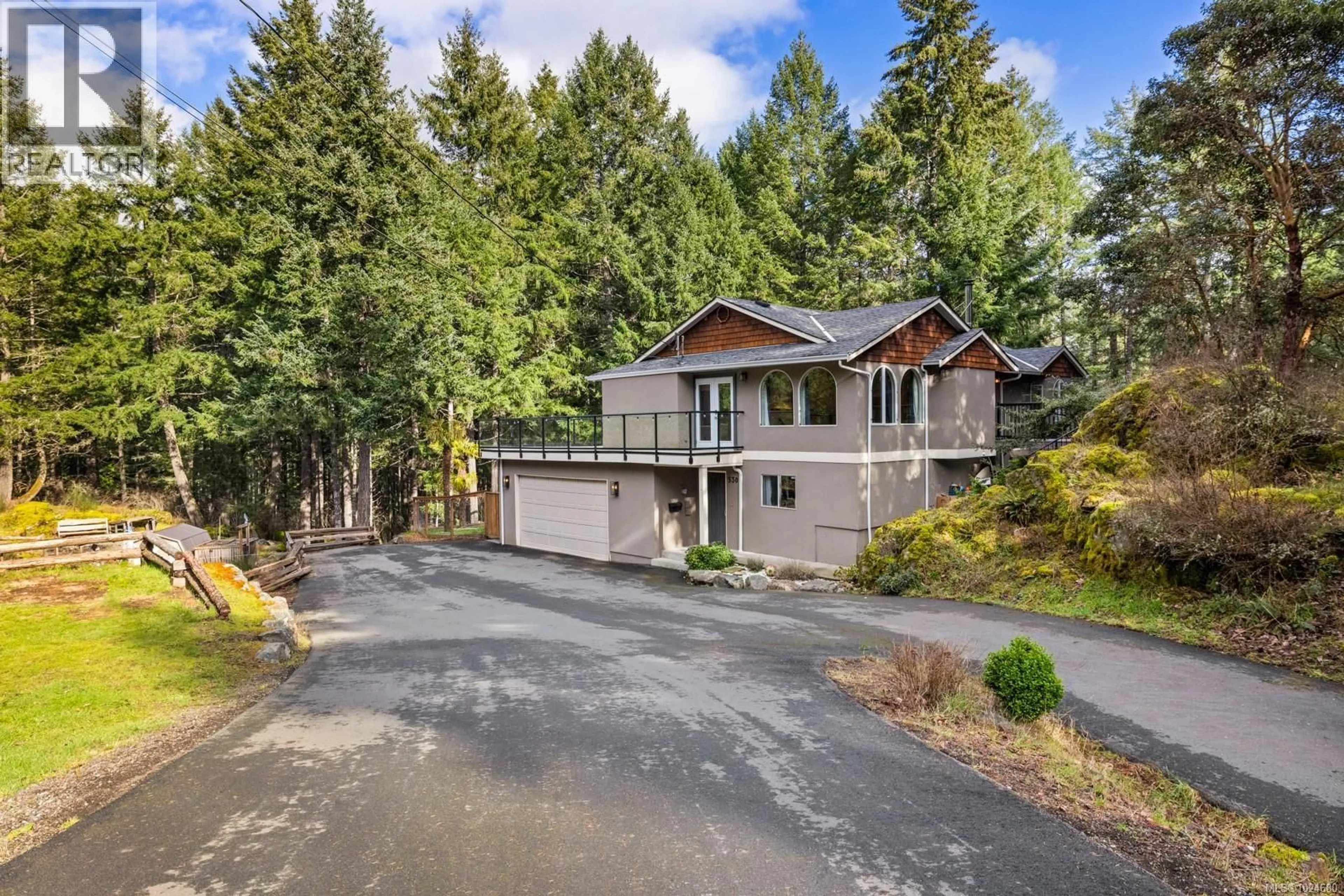 A pic from outside/outdoor area/front of a property/back of a property/a pic from drone, unknown for 530 LONE TREE PLACE, Highlands British Columbia V9B6G9