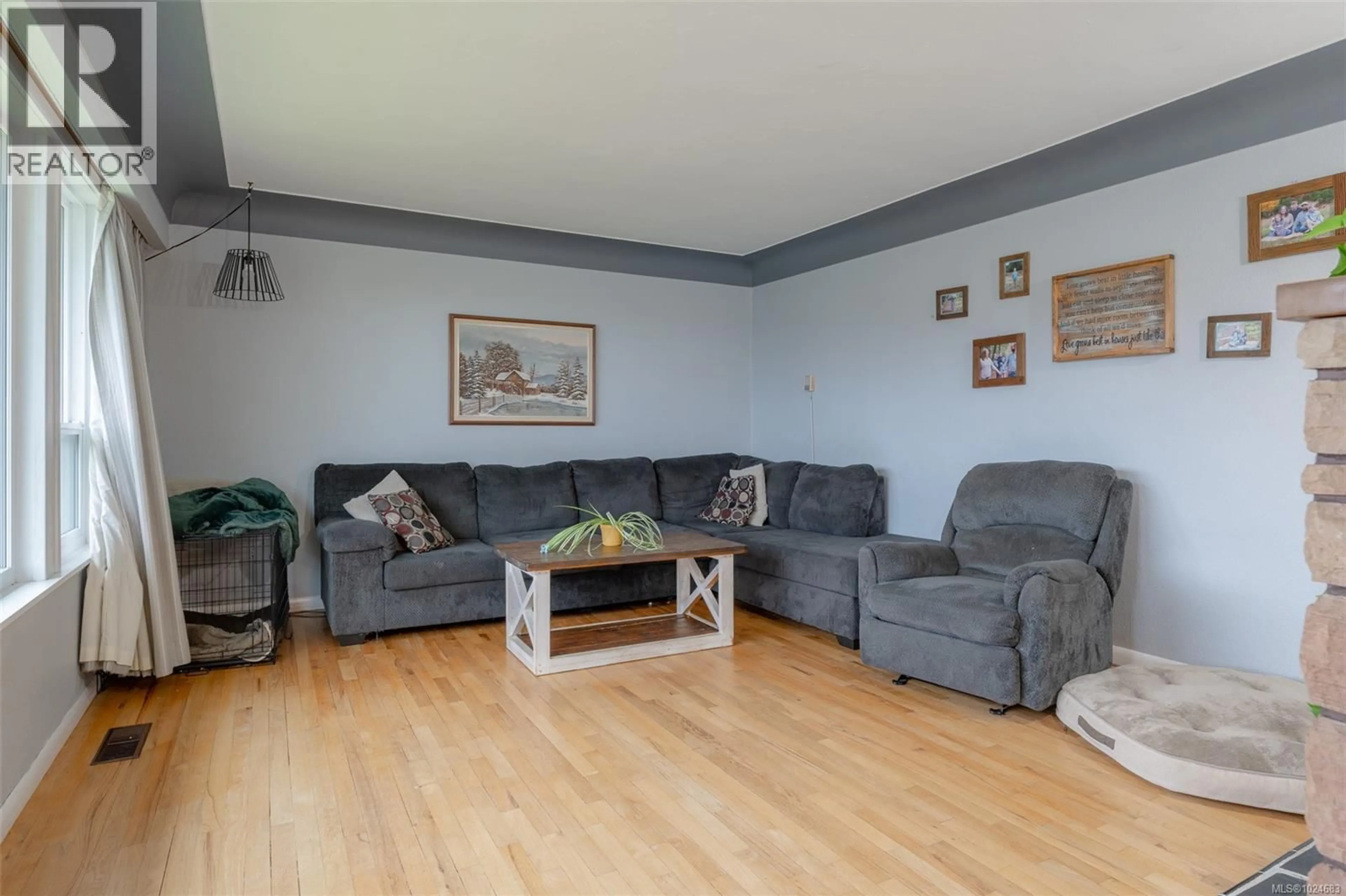 Living room with furniture, wood/laminate floor for 3796 WATERHOUSE STREET, Port Alberni British Columbia V9Y3V9