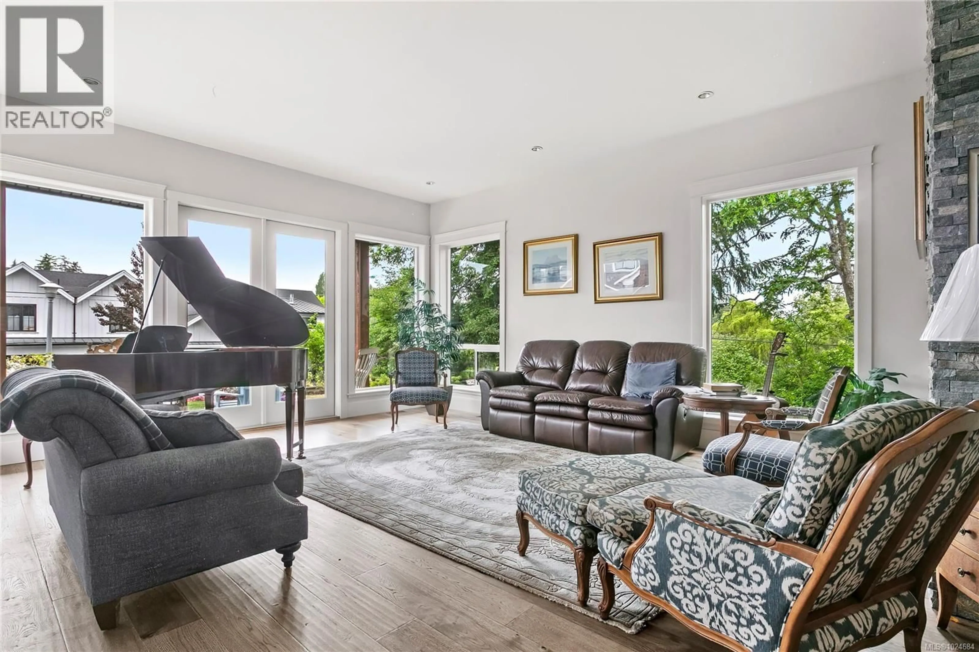 Living room with furniture, unknown for 1430 PAYTON PLACE, Saanich British Columbia V8X2B8