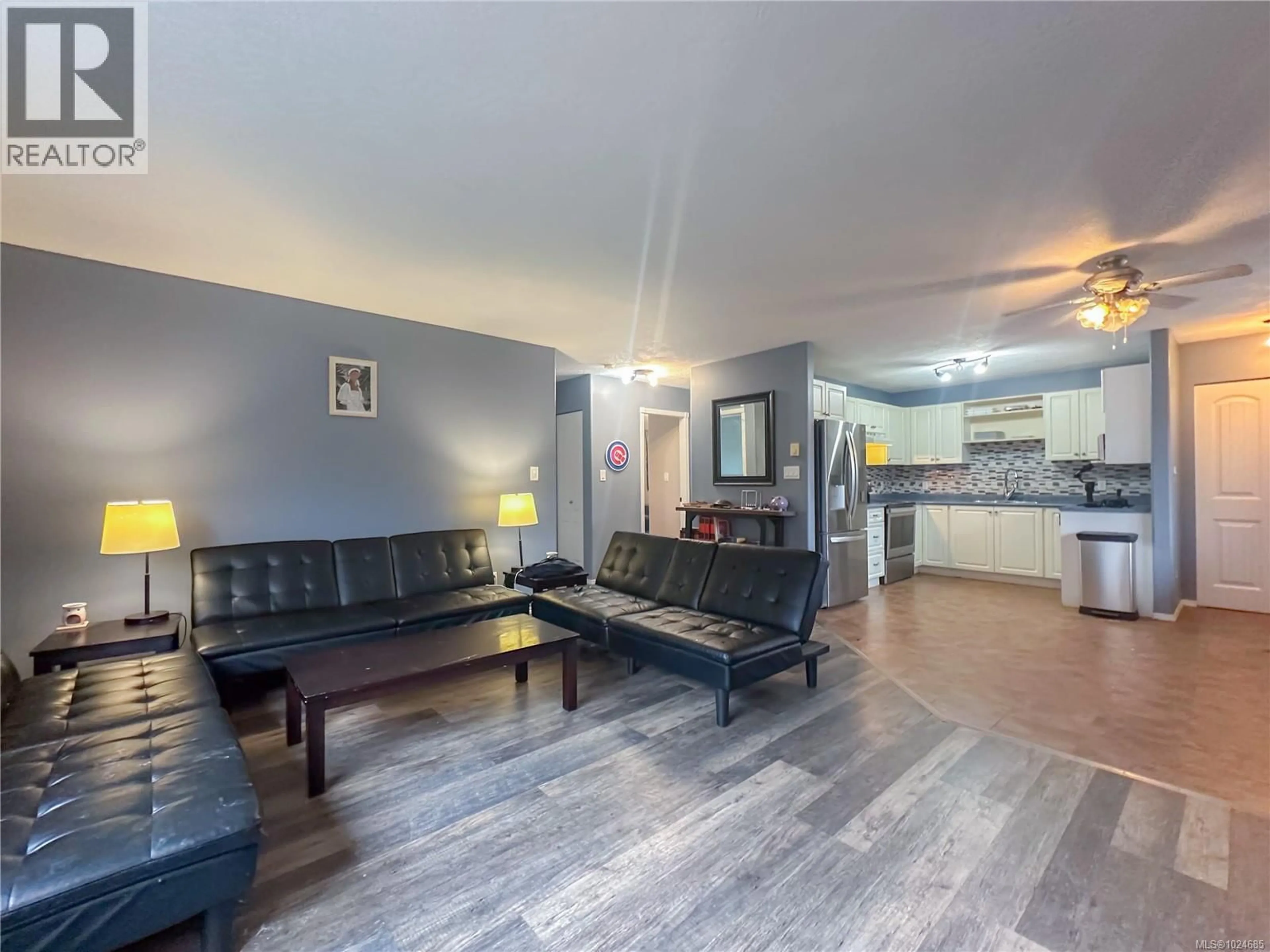 Living room with furniture, unknown for 2 - 1587 JOAN AVENUE, Crofton British Columbia V0R1R0