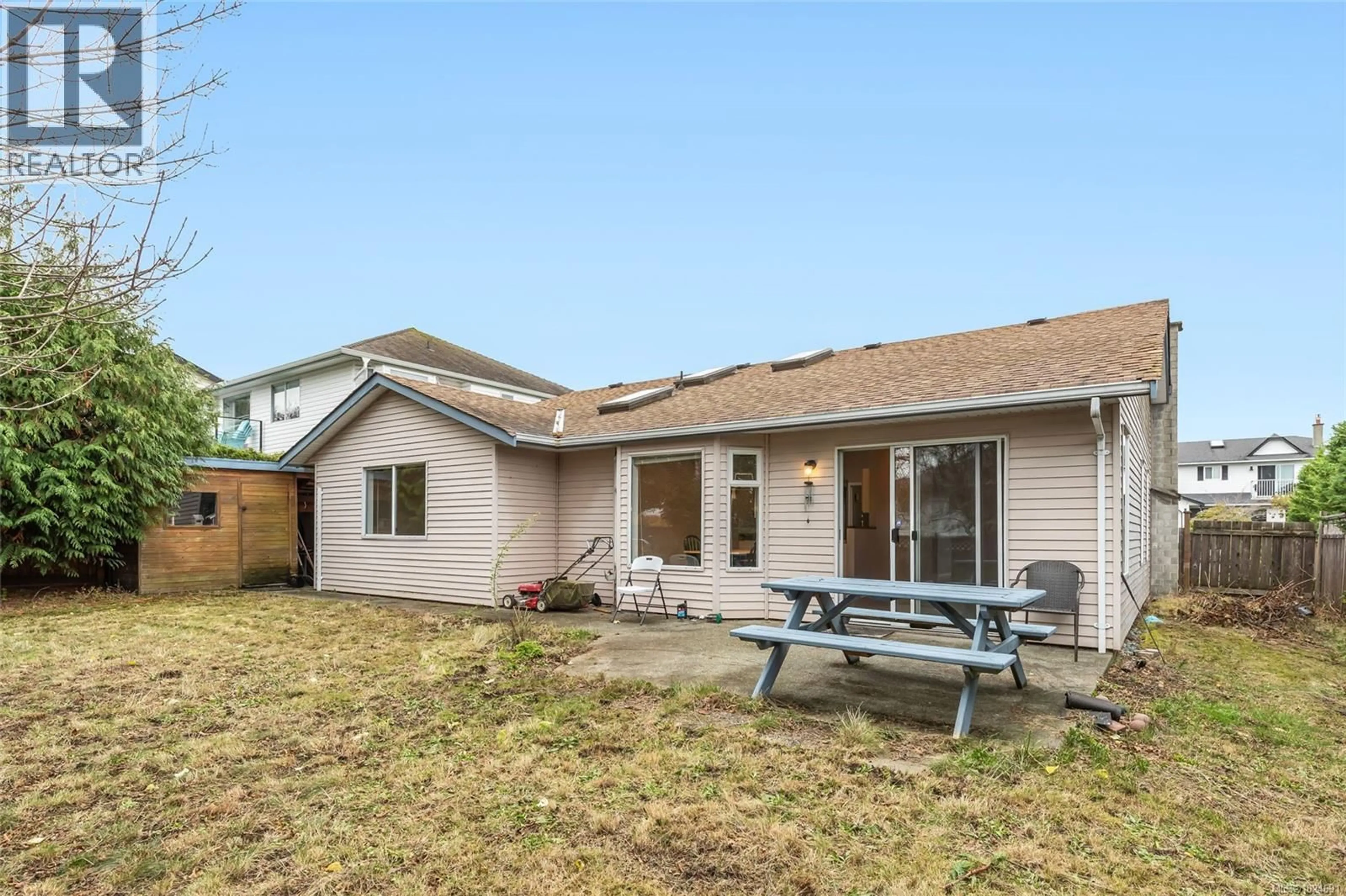 Home with vinyl exterior material, street for 6253 OLYMPIA WAY, Nanaimo British Columbia V9V1C2