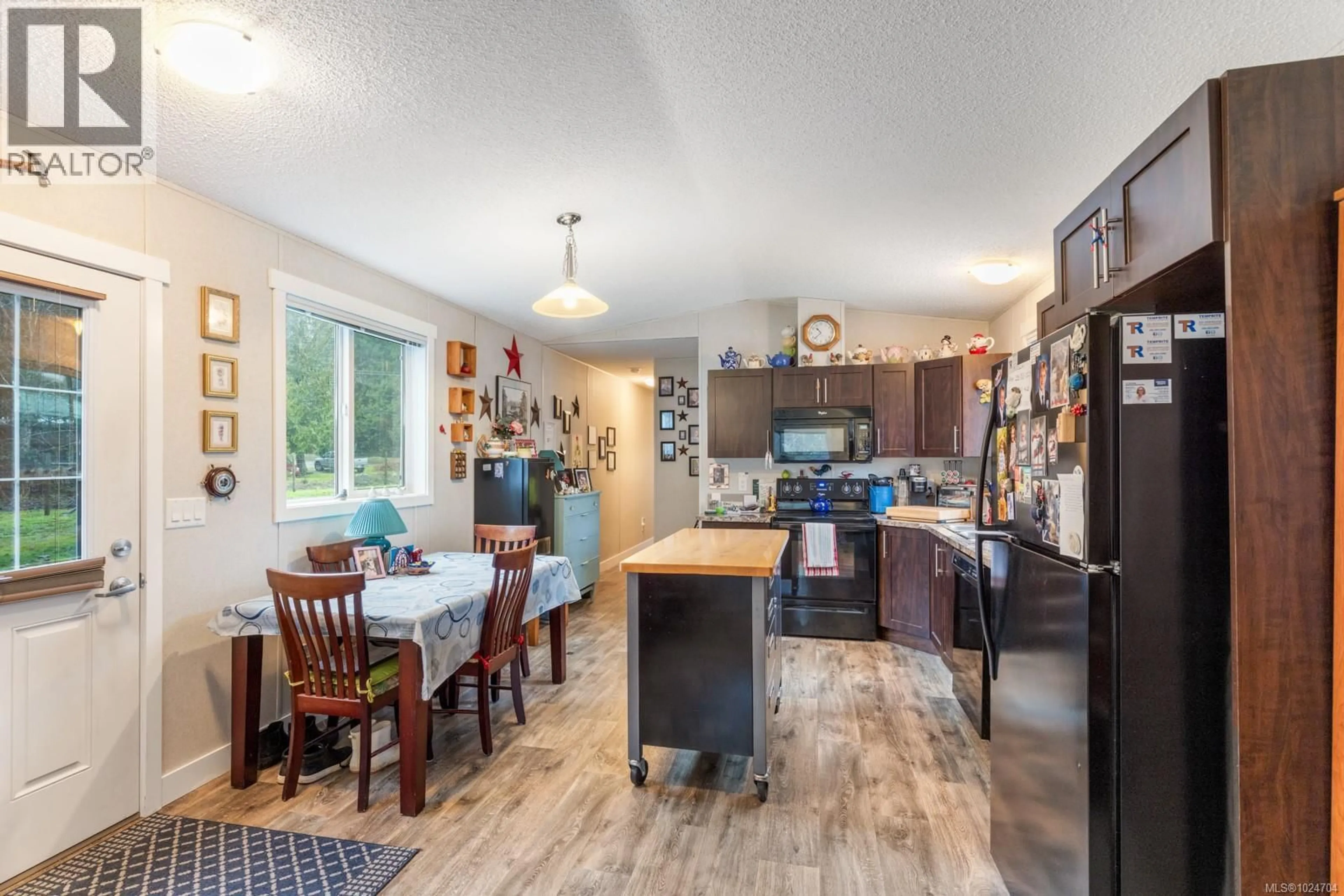 Open concept kitchen, unknown for 2998 CUMBERLAND ROAD, Courtenay British Columbia V9N9P1