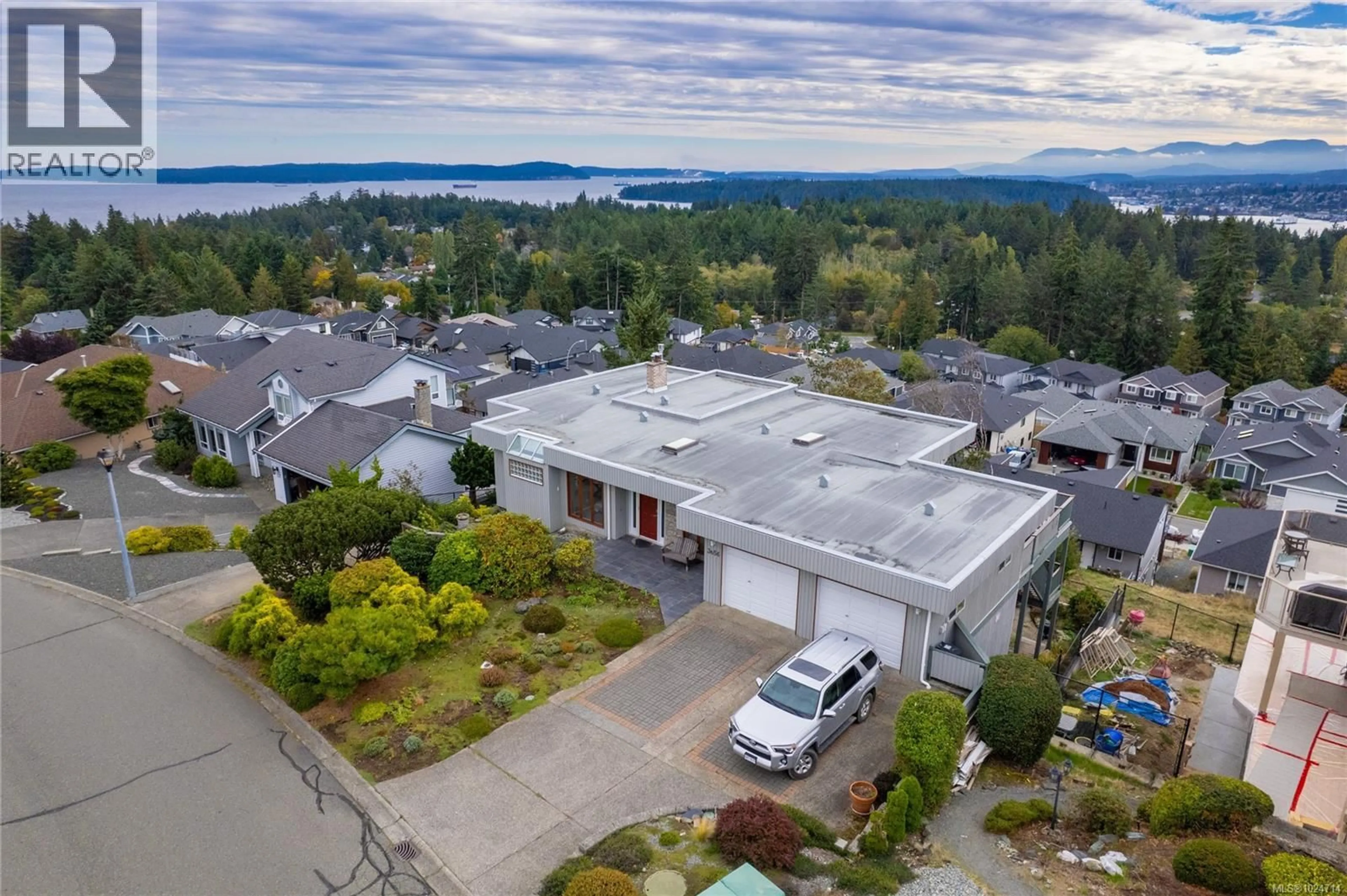 A pic from outside/outdoor area/front of a property/back of a property/a pic from drone, water/lake/river/ocean view for 3656 GLEN OAKS DRIVE, Nanaimo British Columbia V9T5L3