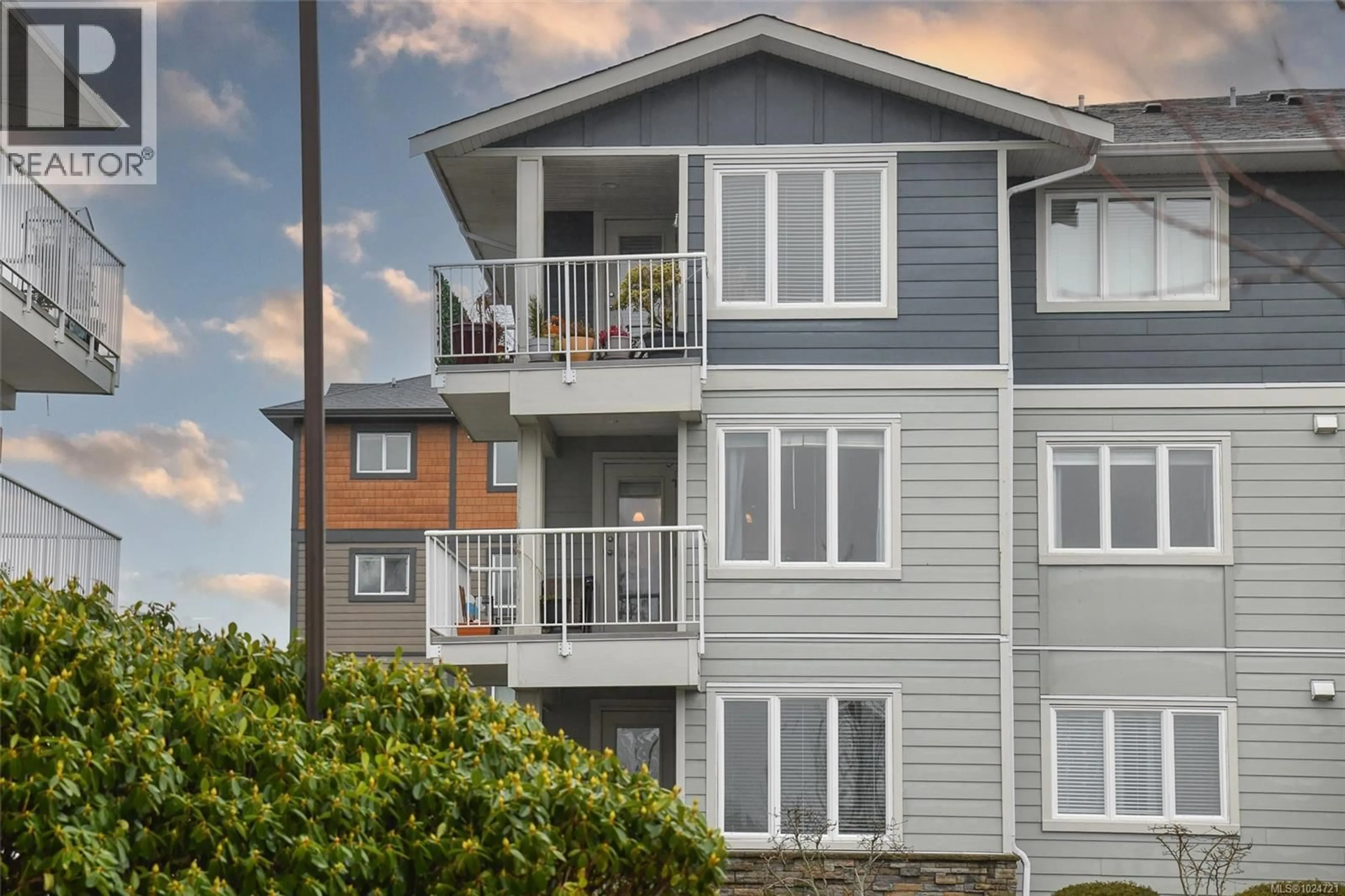 Home with vinyl exterior material, unknown for 22 - 115 20TH STREET, Courtenay British Columbia V9N8B1