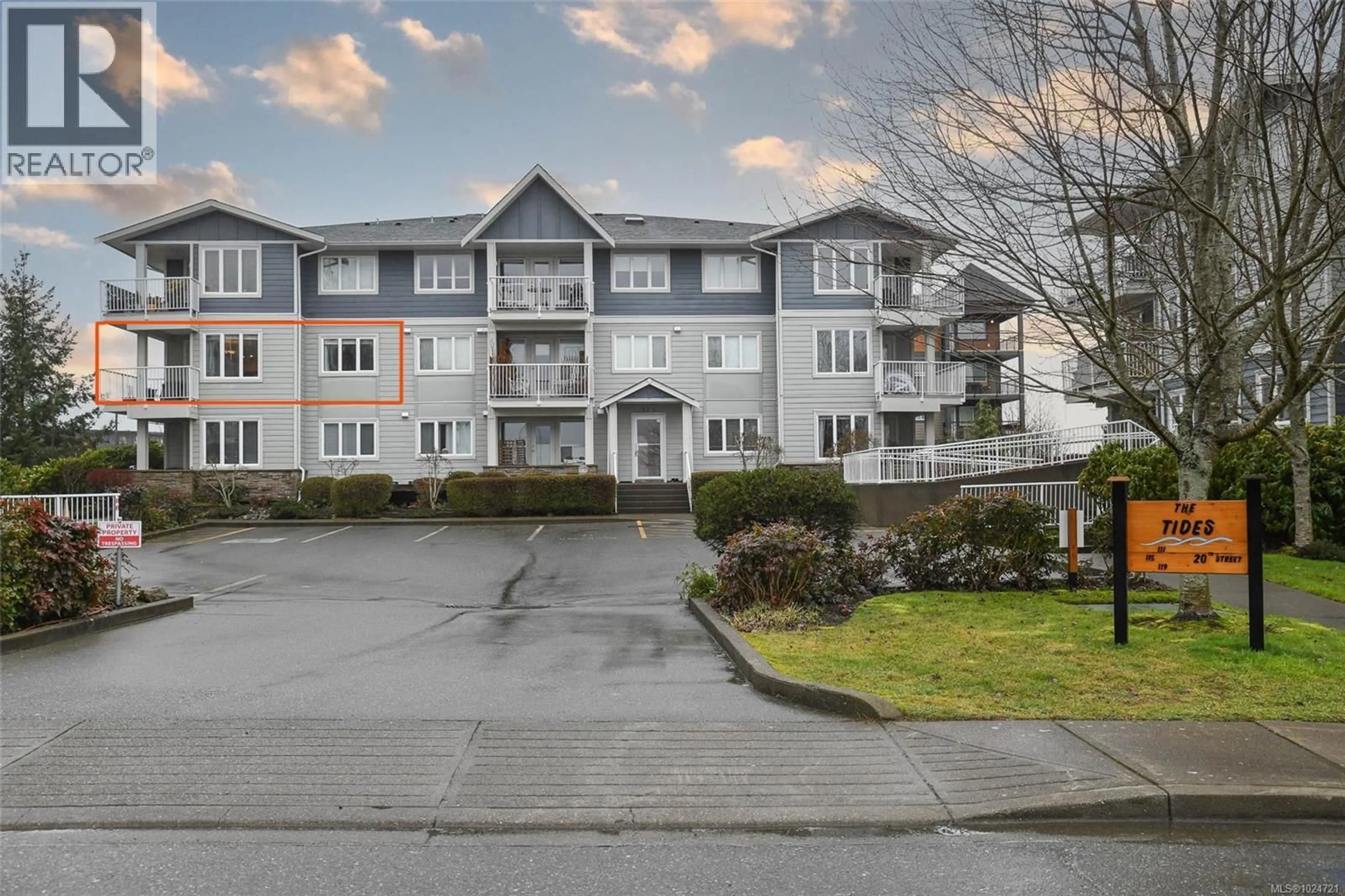 A pic from outside/outdoor area/front of a property/back of a property/a pic from drone, unknown for 22 - 115 20TH STREET, Courtenay British Columbia V9N8B1