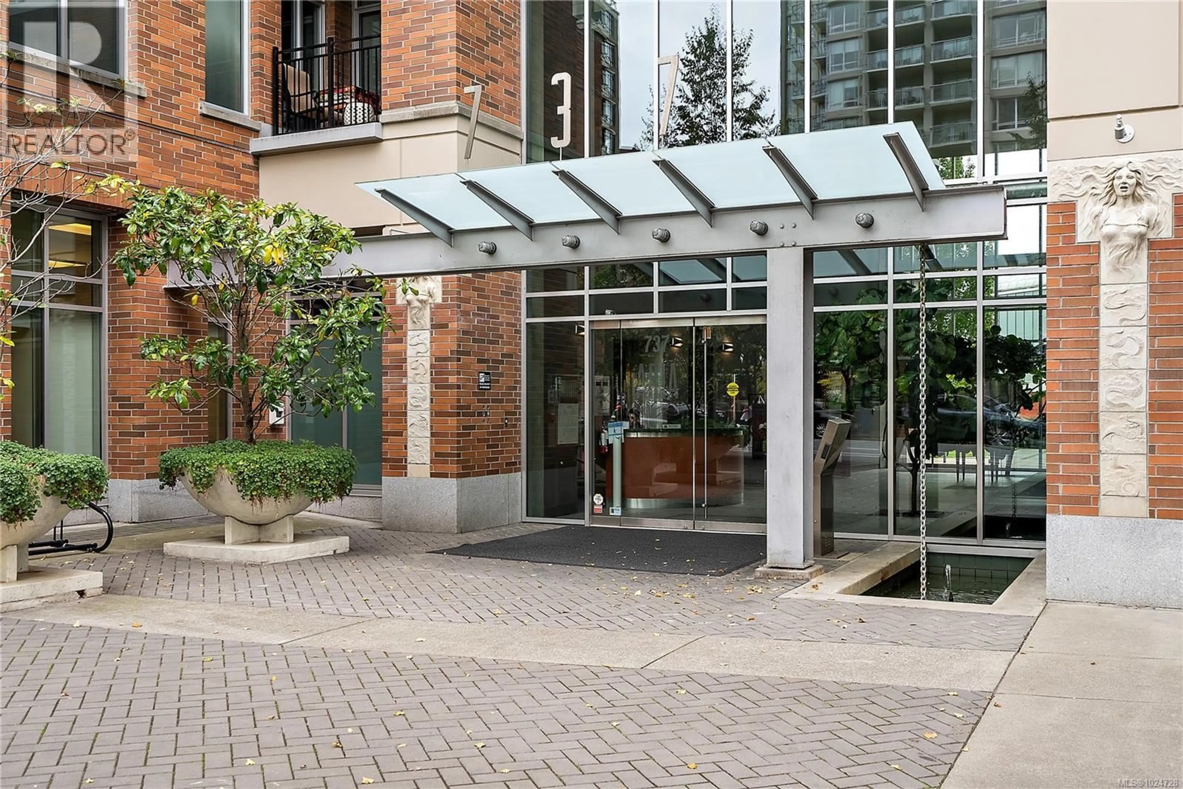 Indoor foyer for S204 - 737 HUMBOLDT STREET, Victoria British Columbia V8W1B1