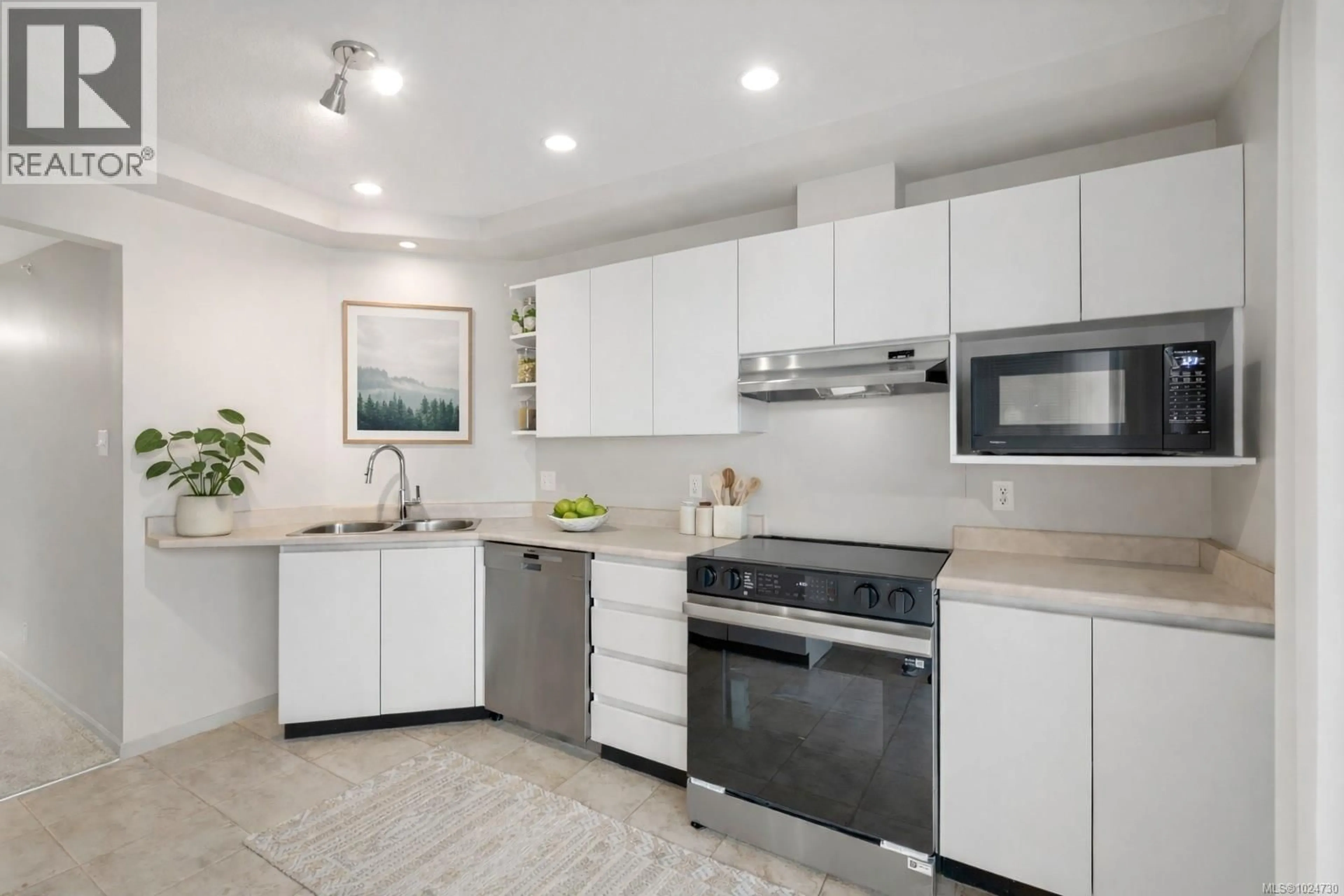 Unknown for 305 - 1020 VIEW STREET, Victoria British Columbia V8V4Y4