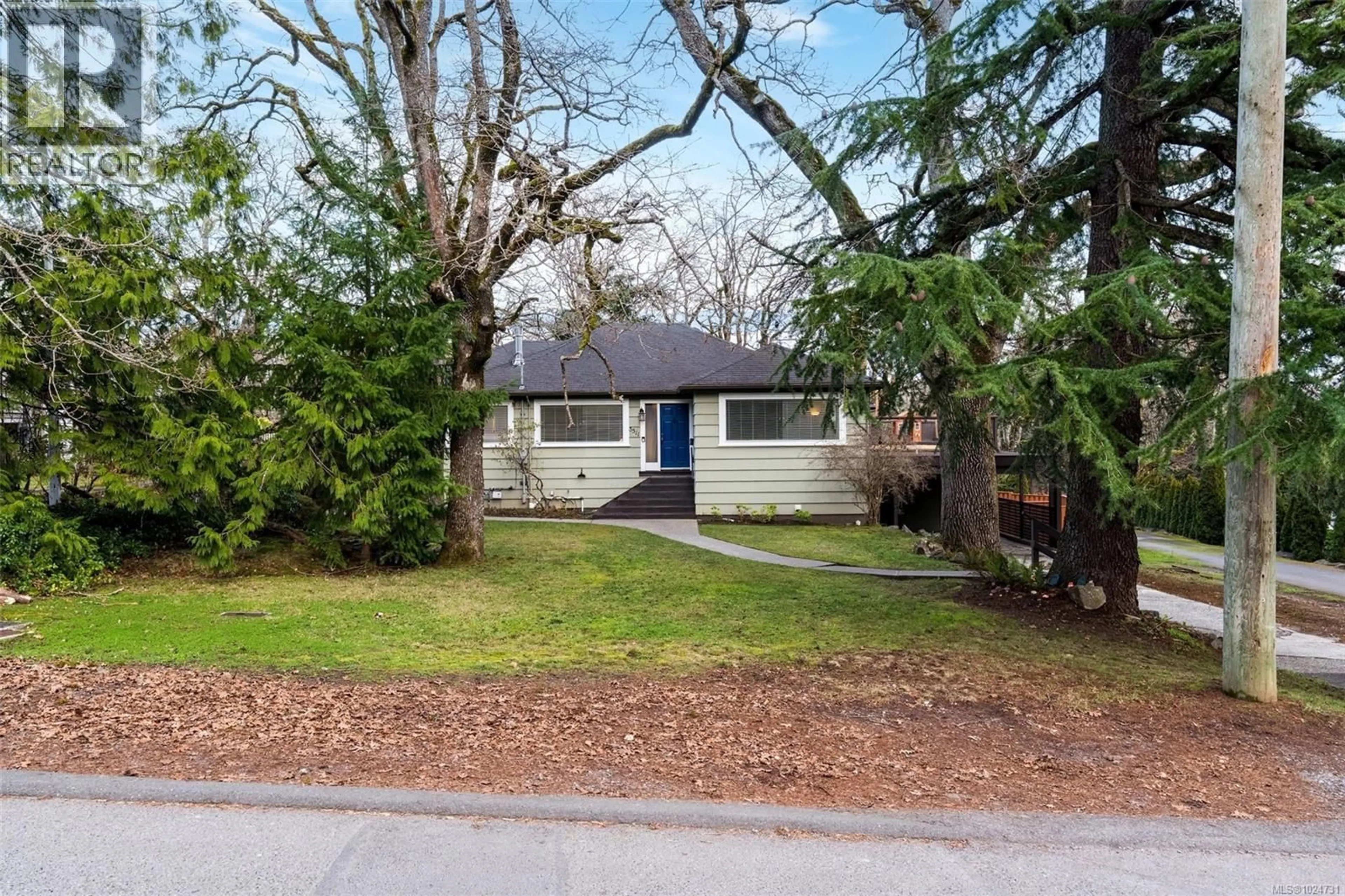 Unknown for 3511 SALSBURY WAY, Saanich British Columbia V8P3K7