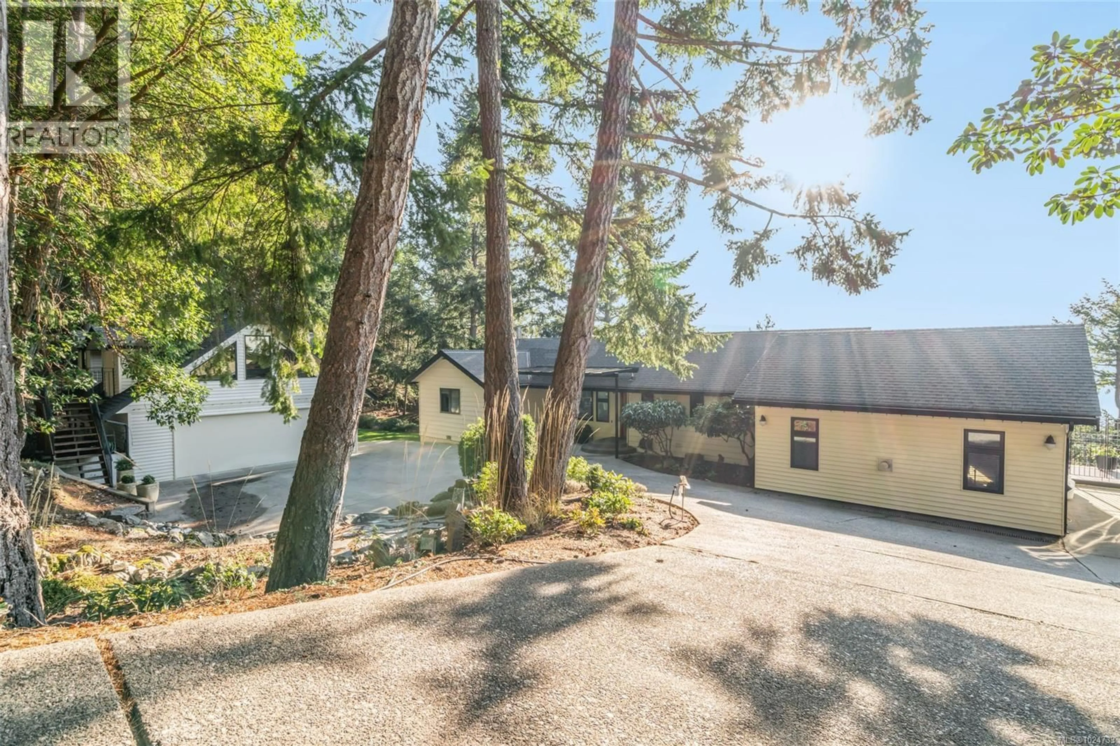 A pic from outside/outdoor area/front of a property/back of a property/a pic from drone, unknown for 2405 CHAIN WAY, Nanoose Bay British Columbia V9P9G2