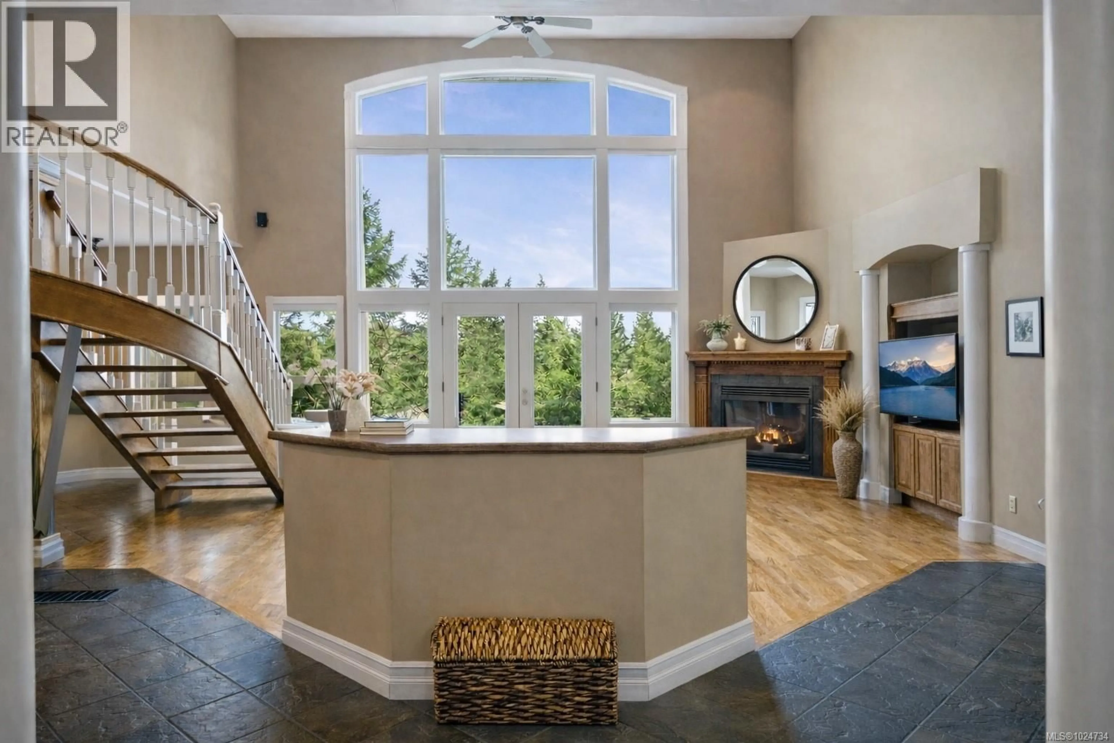 Indoor foyer for 4980 DEER PARK TRAIL, Metchosin British Columbia V9C4J3