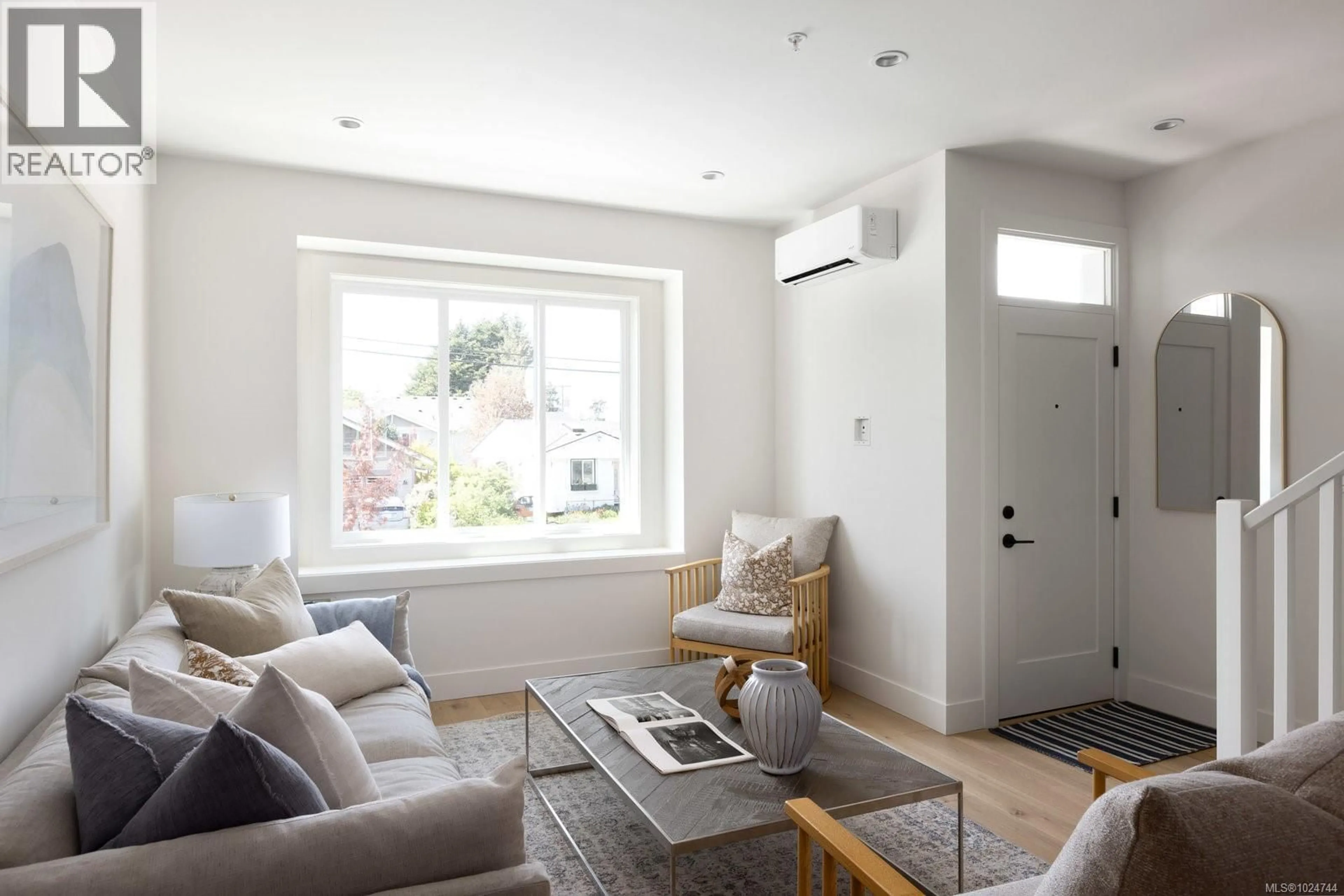 Living room with furniture, unknown for 15 - 10145 FIFTH STREET, Sidney British Columbia V8L2X8