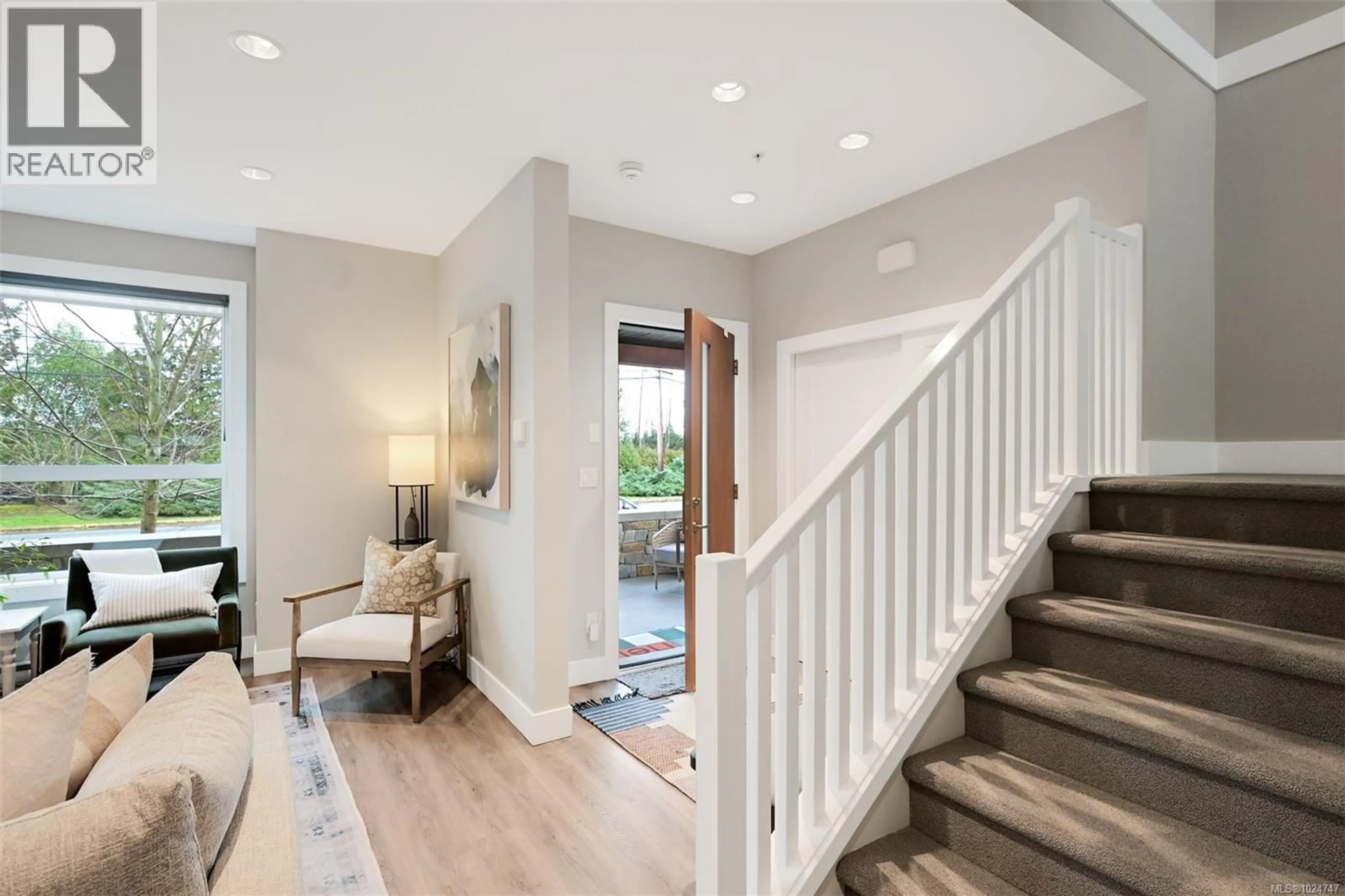 Indoor entryway for 7864 LOCHSIDE DRIVE, Central Saanich British Columbia V8M0B9