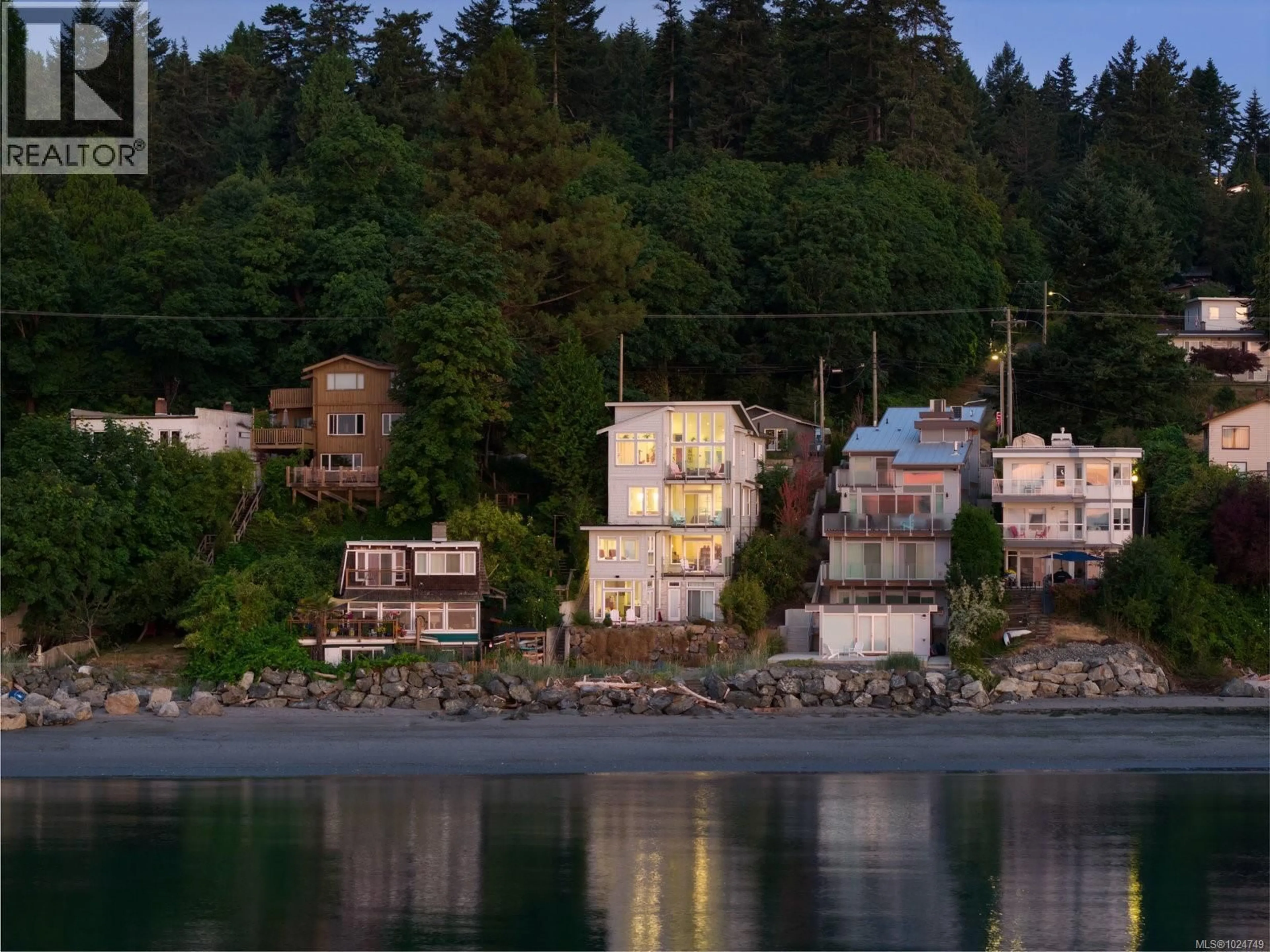 Blurry image for 5009 CORDOVA BAY ROAD, Saanich British Columbia V8Y2K1