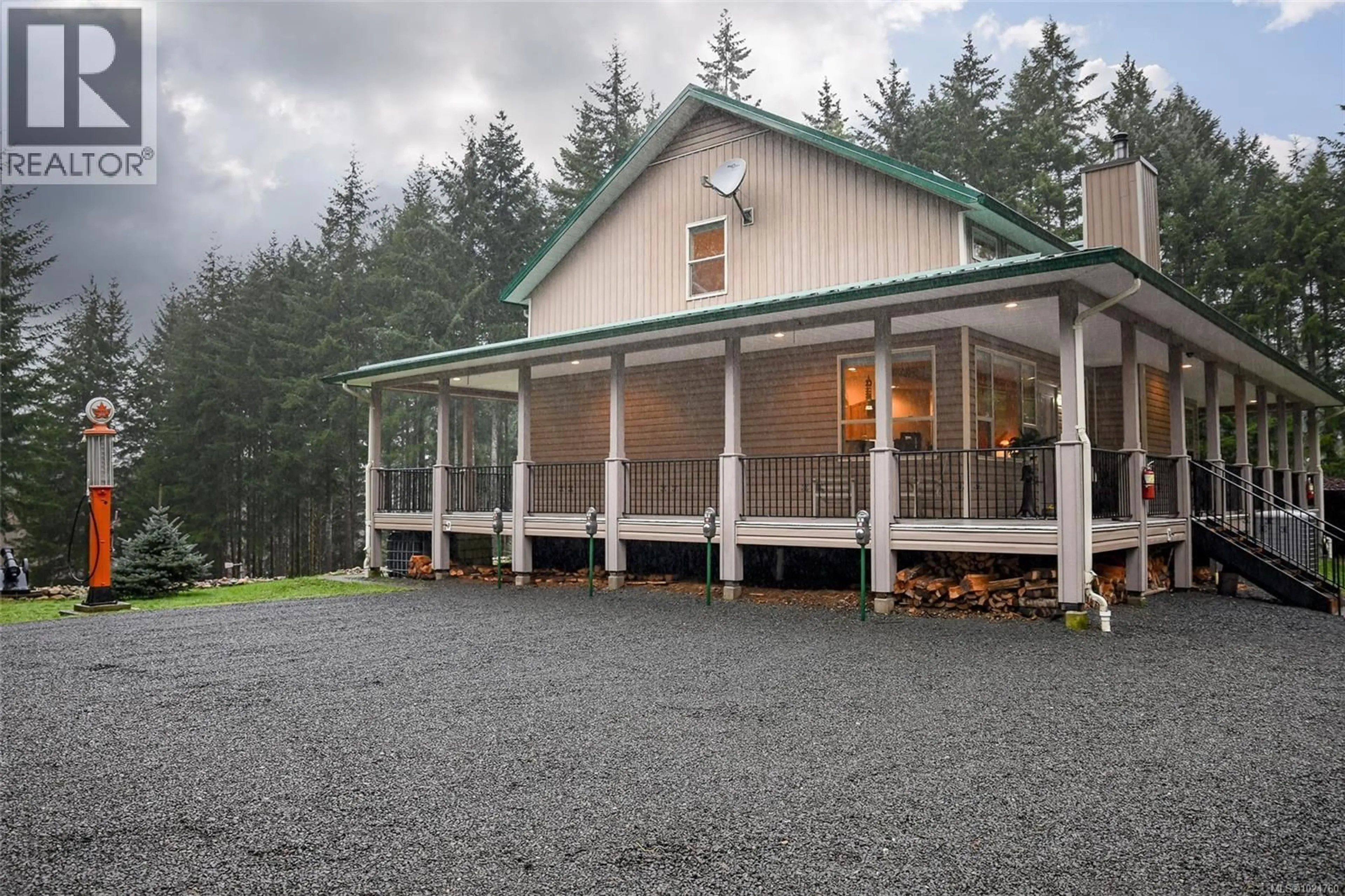 Patio, mountain view for 3997 MACAULAY ROAD, Black Creek British Columbia V9J1C8