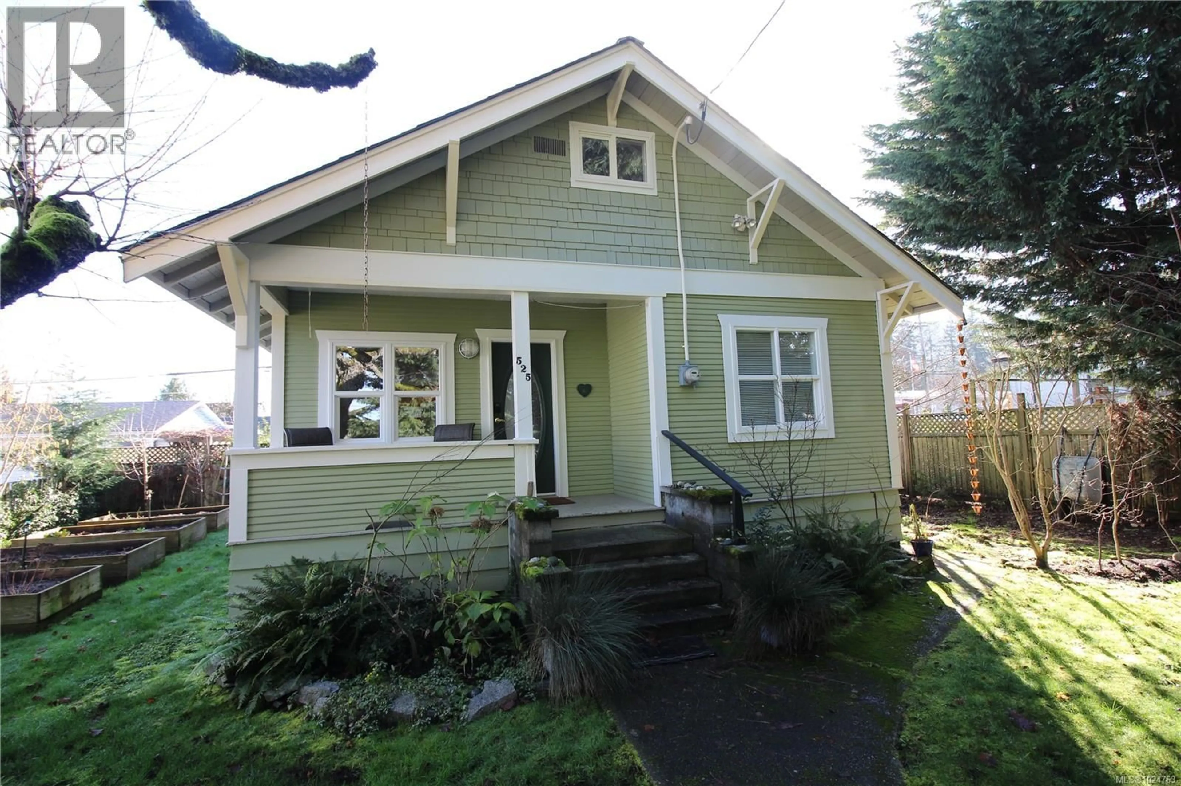 Home with vinyl exterior material, street for 525 GATACRE STREET, Ladysmith British Columbia V9G1A3