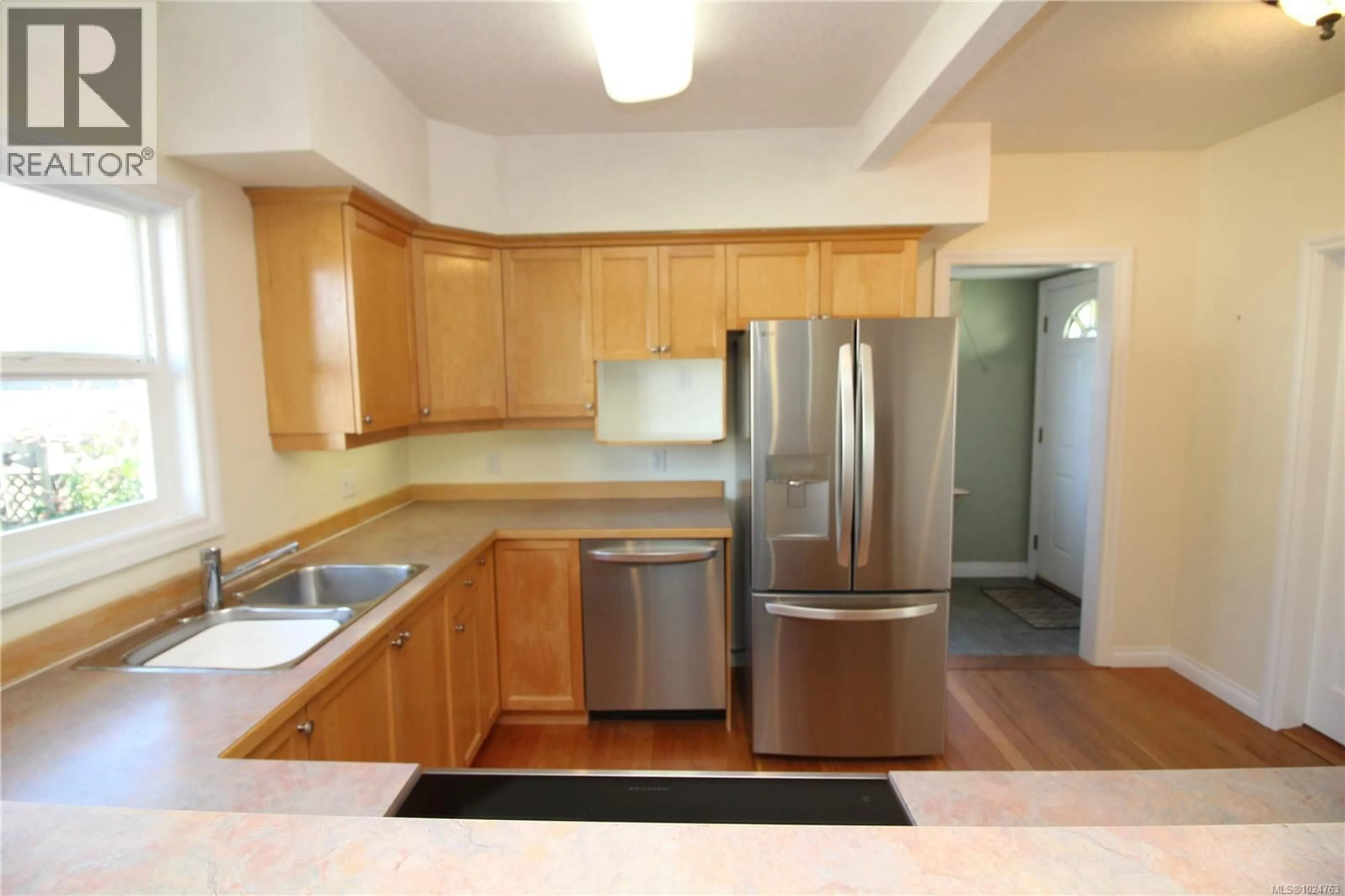 Standard kitchen, unknown for 525 GATACRE STREET, Ladysmith British Columbia V9G1A3