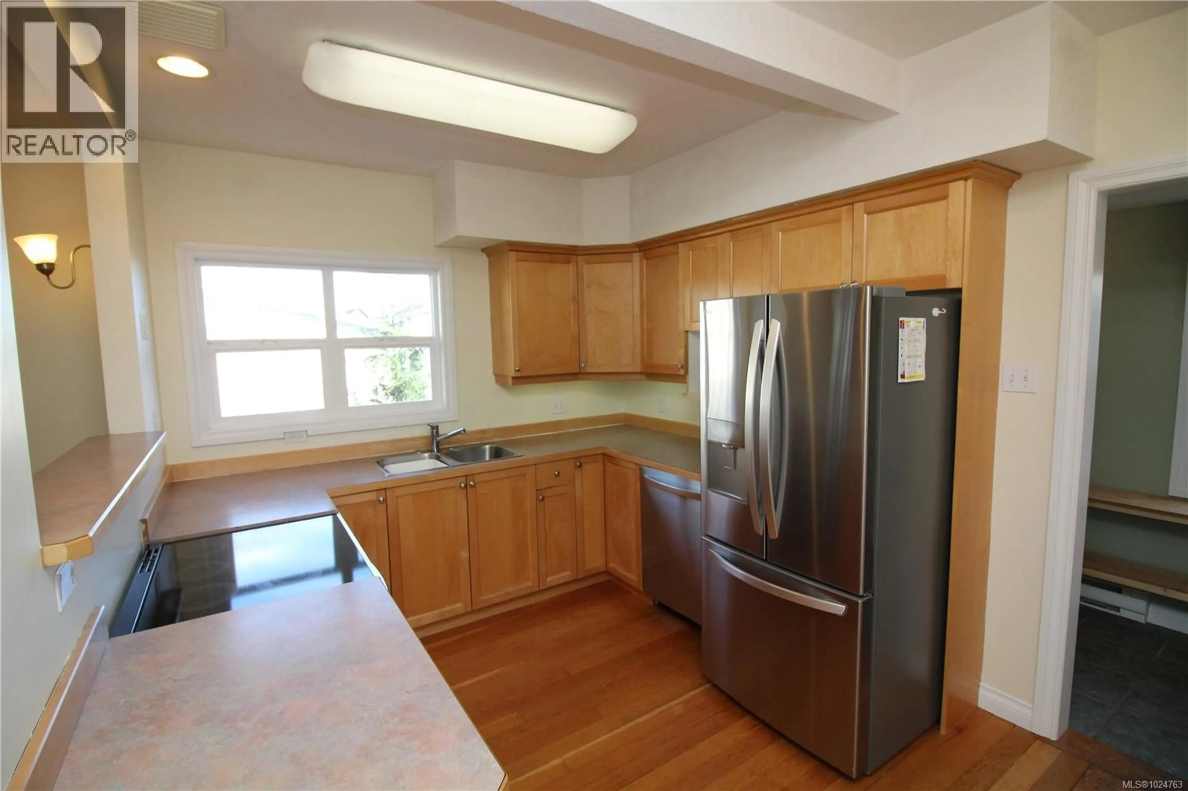 Standard kitchen, unknown for 525 GATACRE STREET, Ladysmith British Columbia V9G1A3