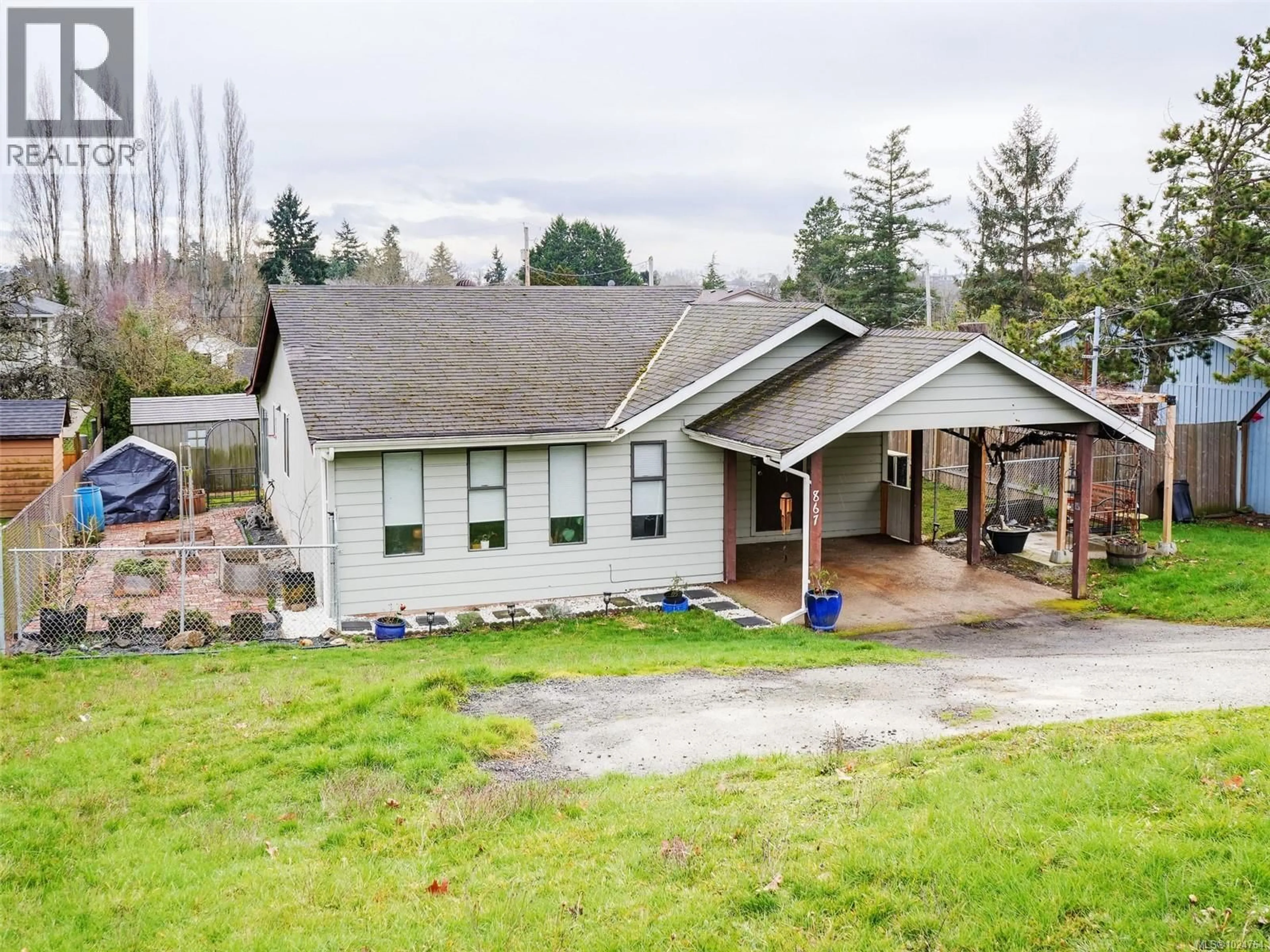 A pic from outside/outdoor area/front of a property/back of a property/a pic from drone, unknown for 867 MCKENZIE AVENUE, Saanich British Columbia V8X3G4