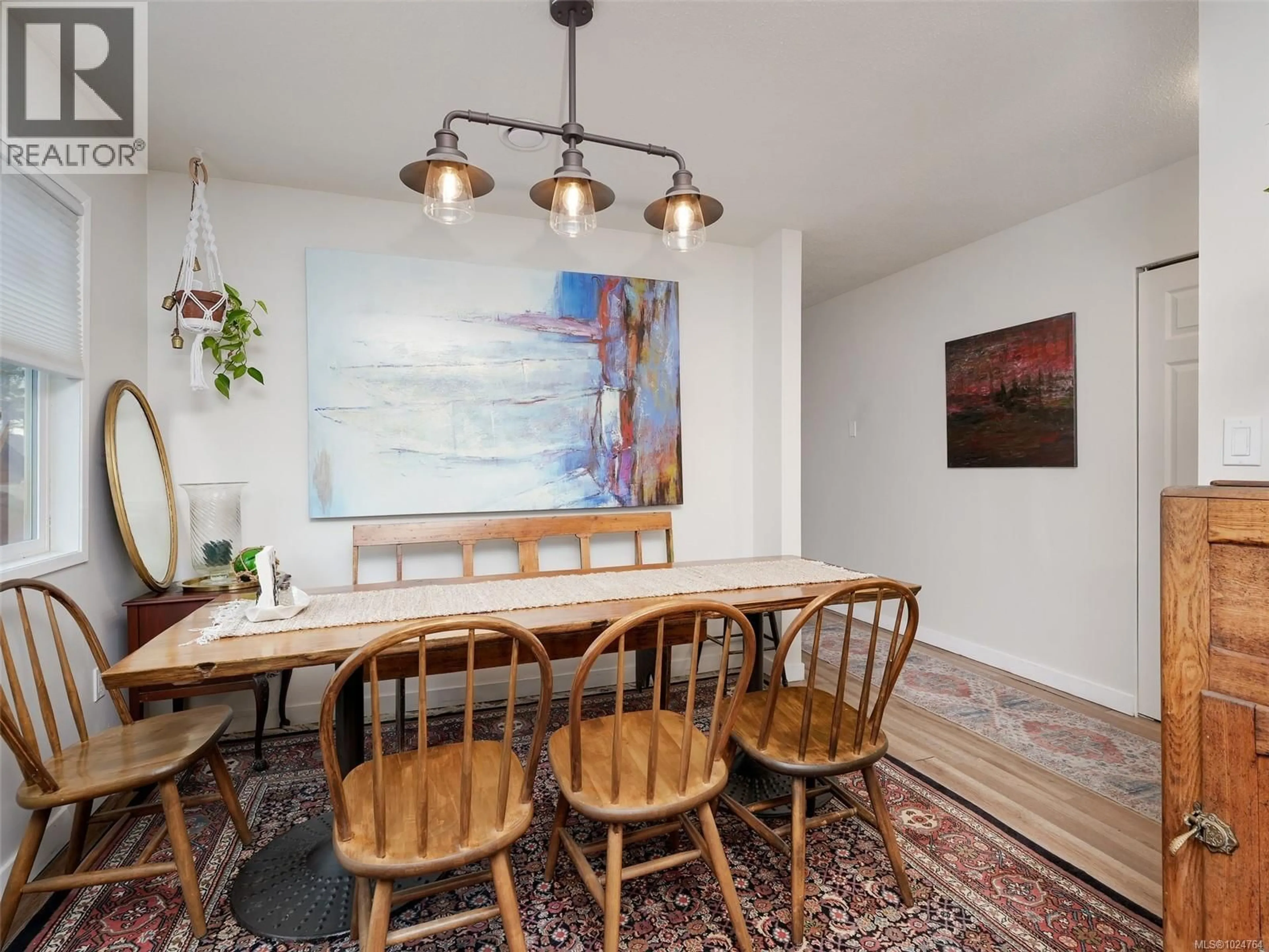 Dining room, wood/laminate floor for 867 MCKENZIE AVENUE, Saanich British Columbia V8X3G4