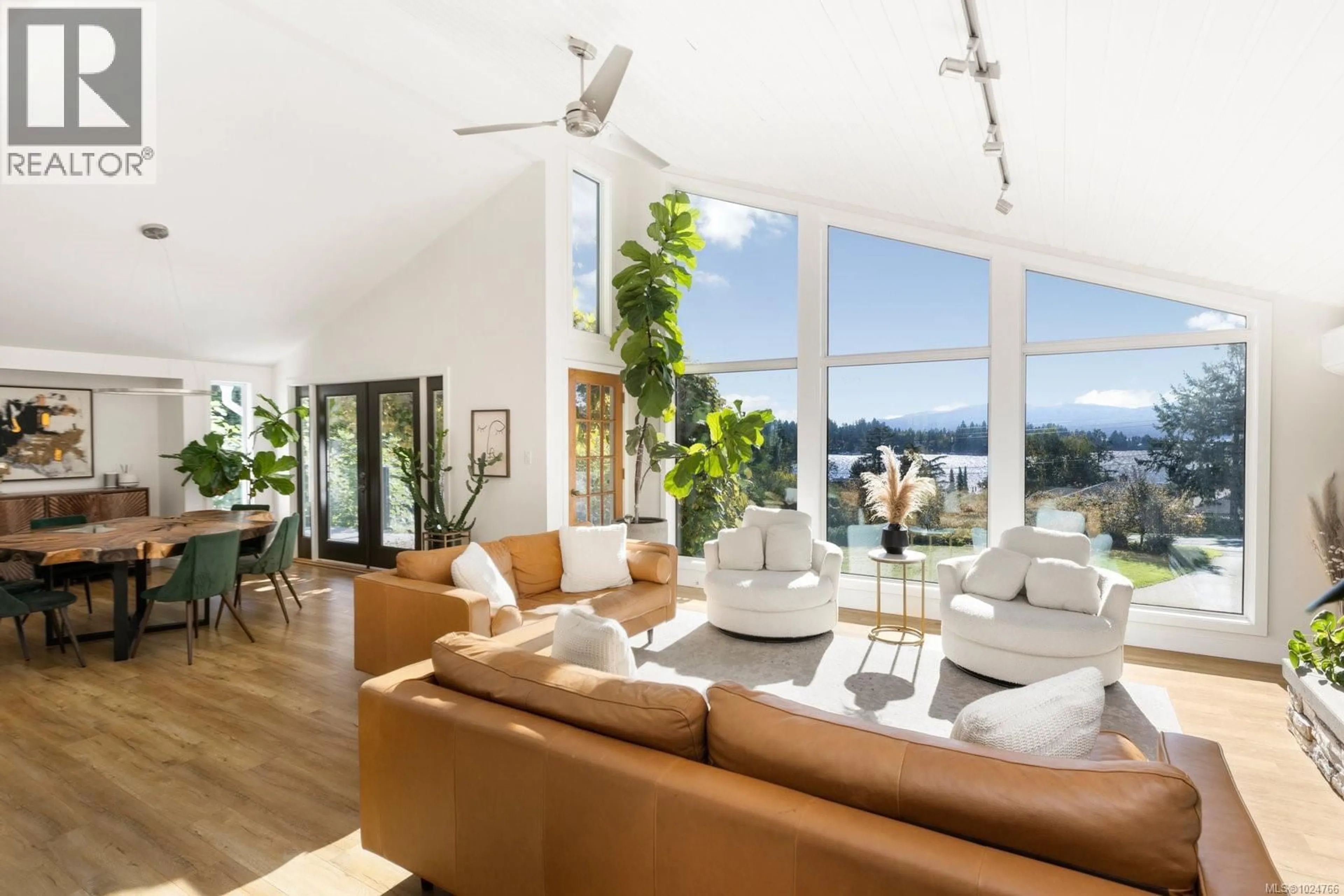 Living room with furniture, unknown for 11321 CHALET ROAD, North Saanich British Columbia V8L5M1