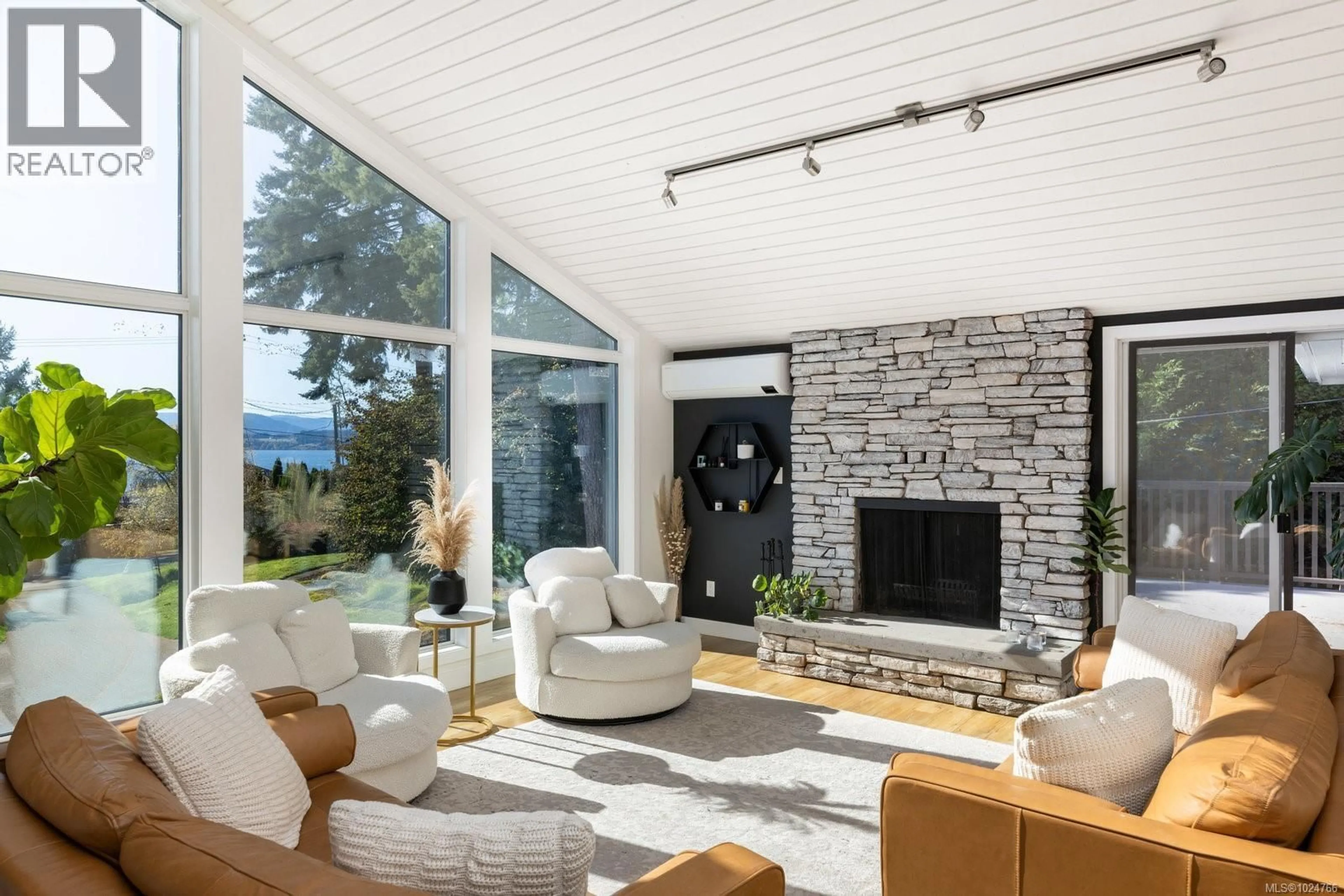 Living room with furniture, unknown for 11321 CHALET ROAD, North Saanich British Columbia V8L5M1