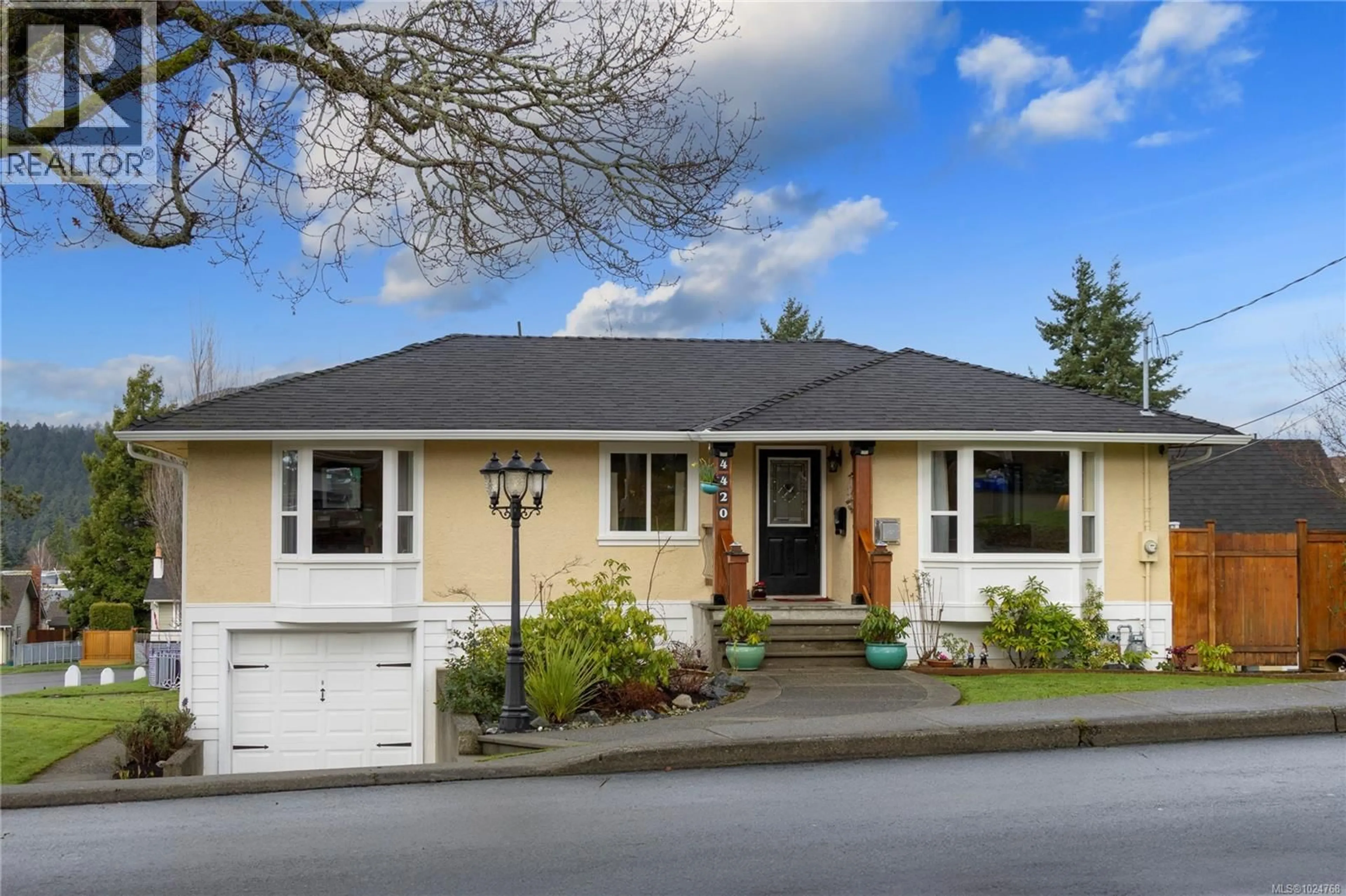 Home with vinyl exterior material, street for 4420 TYNDALL AVENUE, Saanich British Columbia V8N3S1