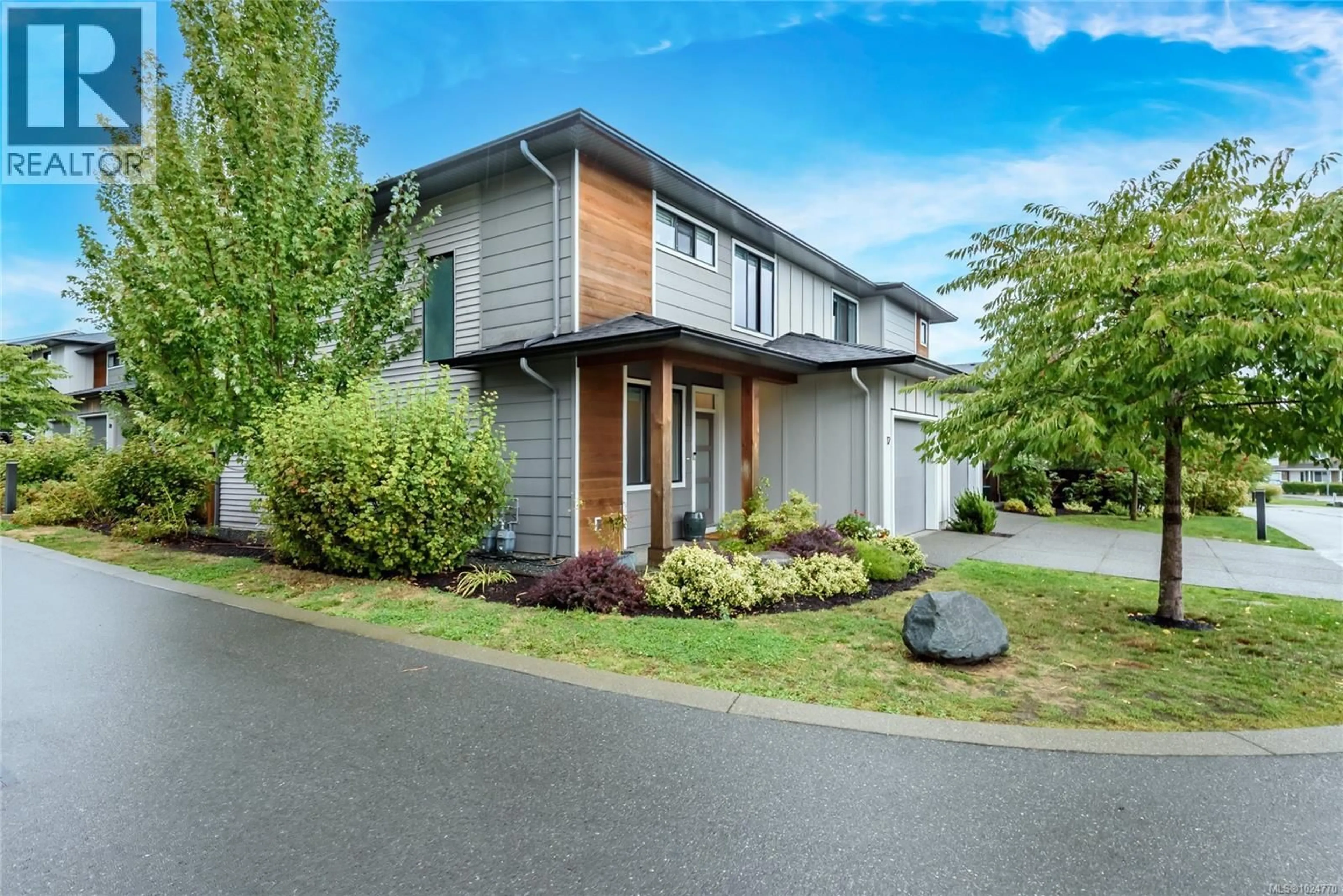 Home with vinyl exterior material, street for 12 - 2607 KENDAL AVENUE, Cumberland British Columbia V0R1S0