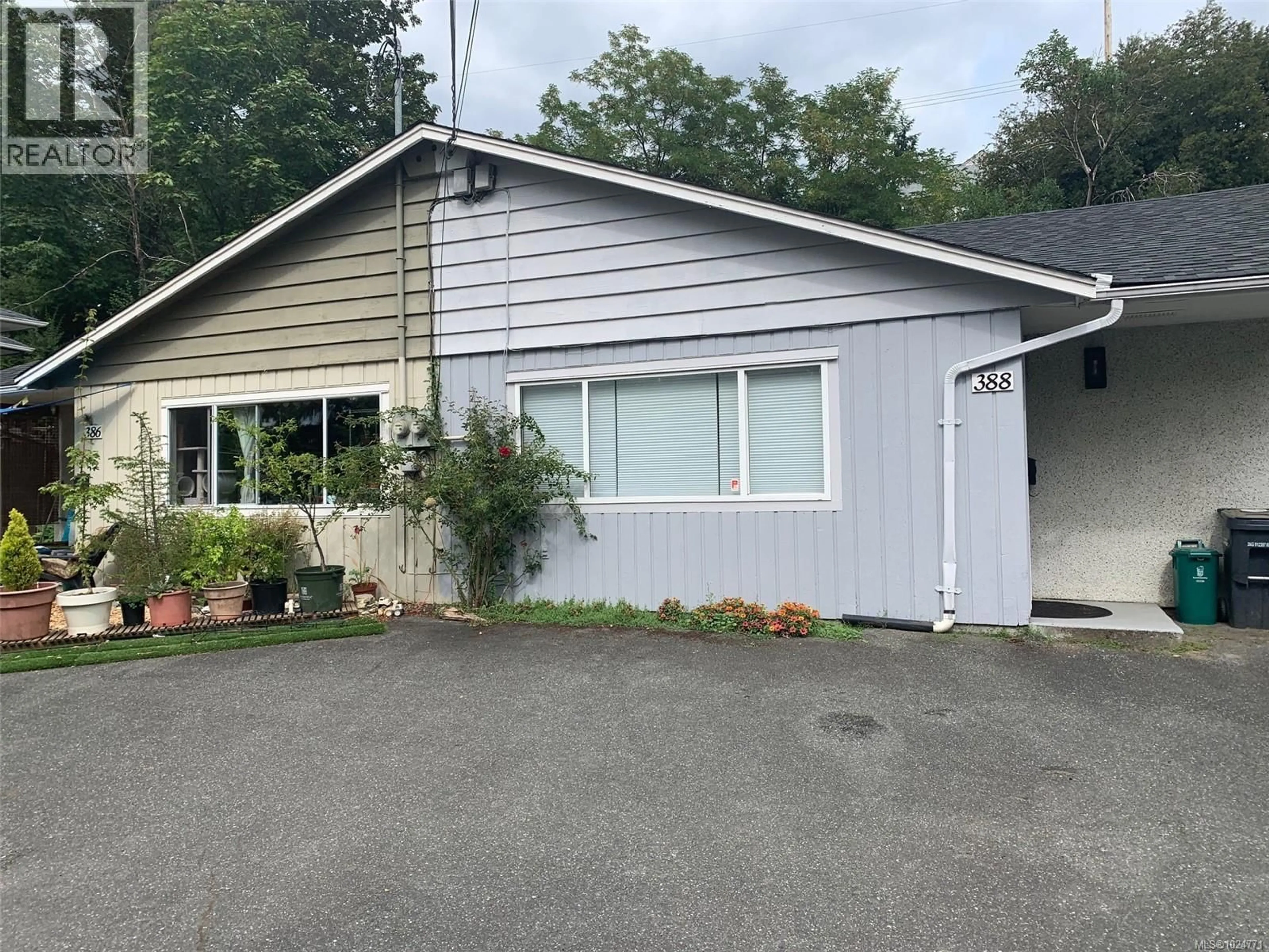 Home with vinyl exterior material, street for 388 PINE STREET, Nanaimo British Columbia V9R2B9