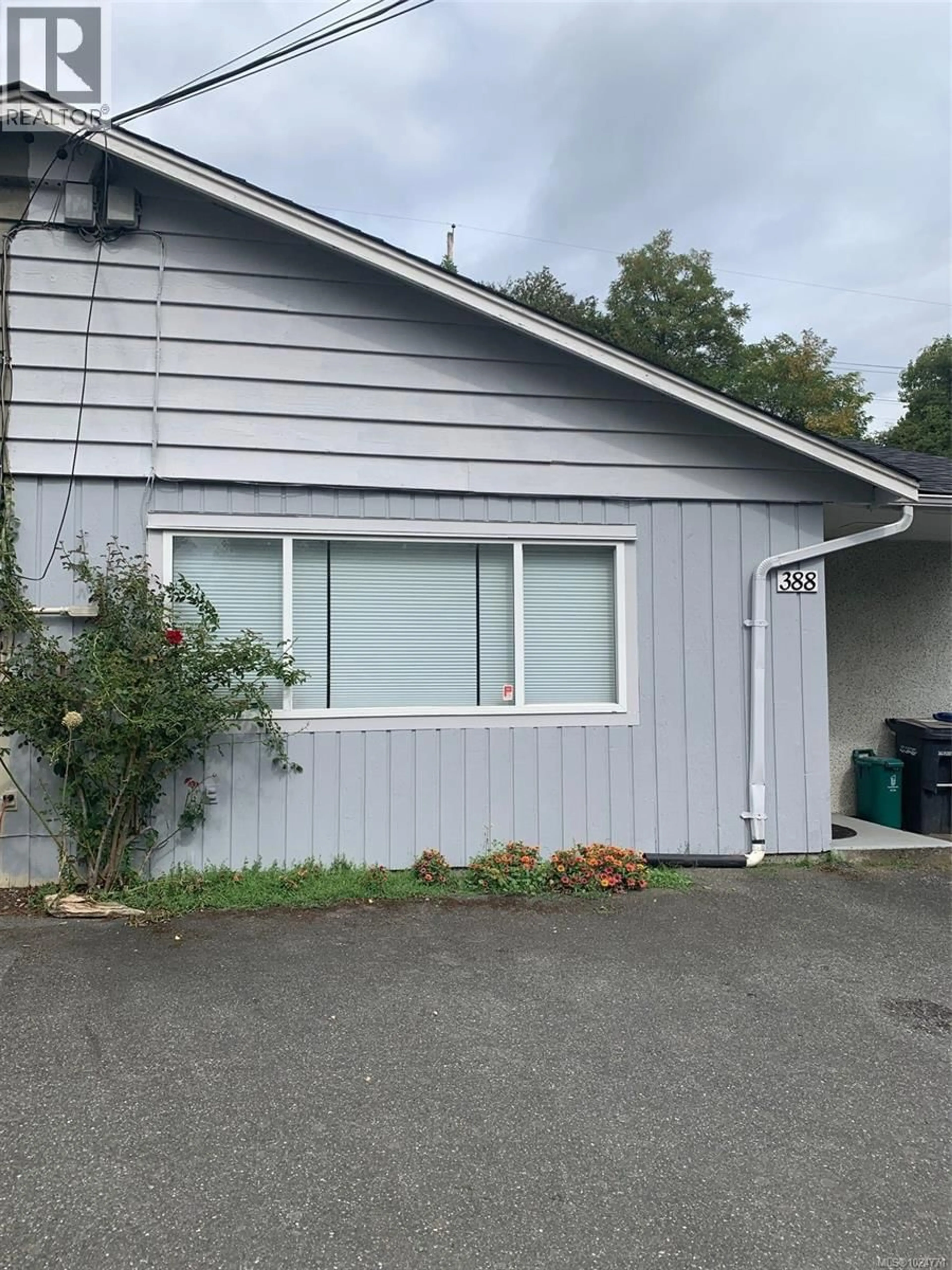 Home with vinyl exterior material, street for 388 PINE STREET, Nanaimo British Columbia V9R2B9