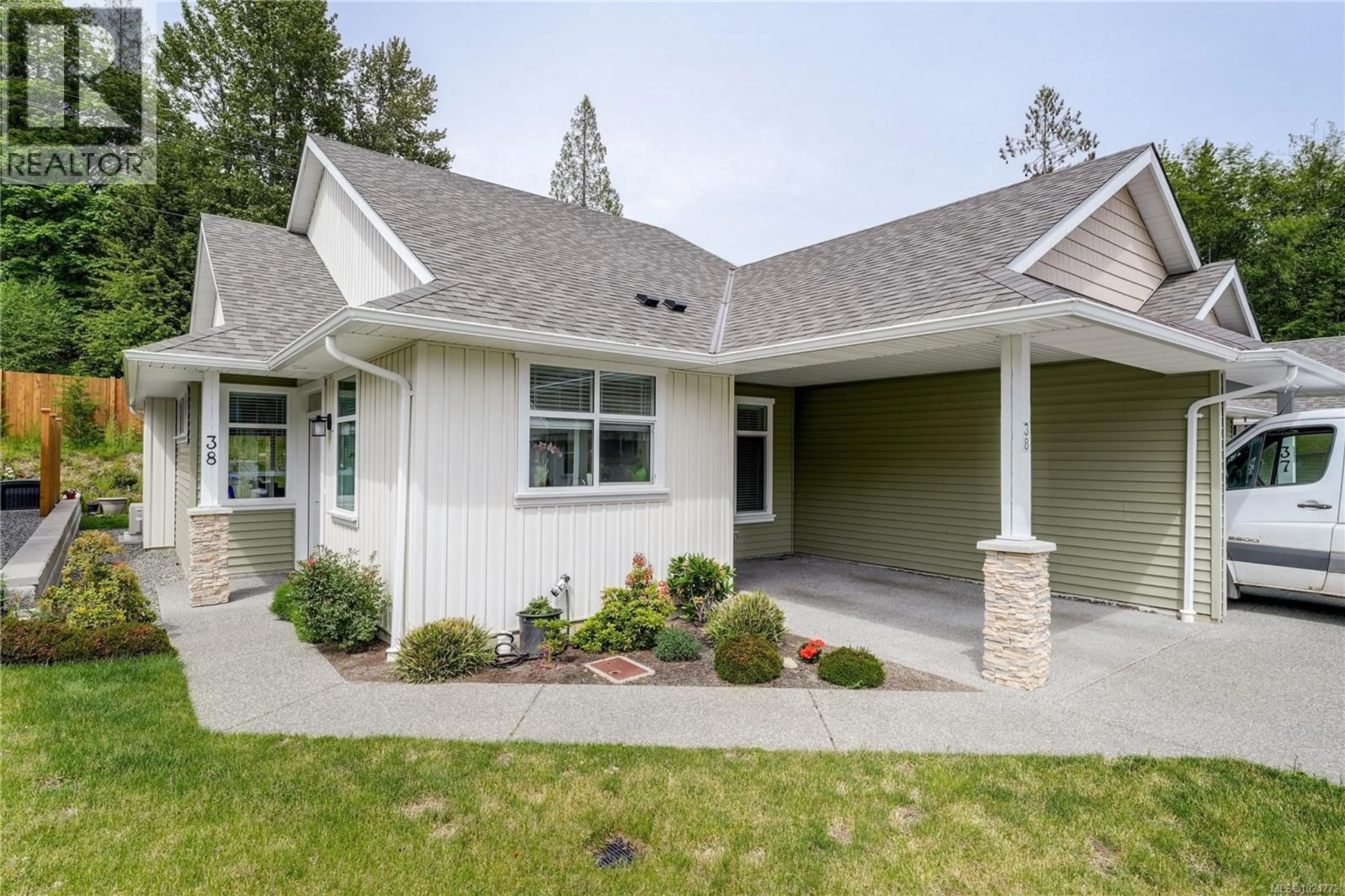 Home with vinyl exterior material, mountain view for 38 - 300 GROSSKLEG WAY, Lake Cowichan British Columbia V0R2G1