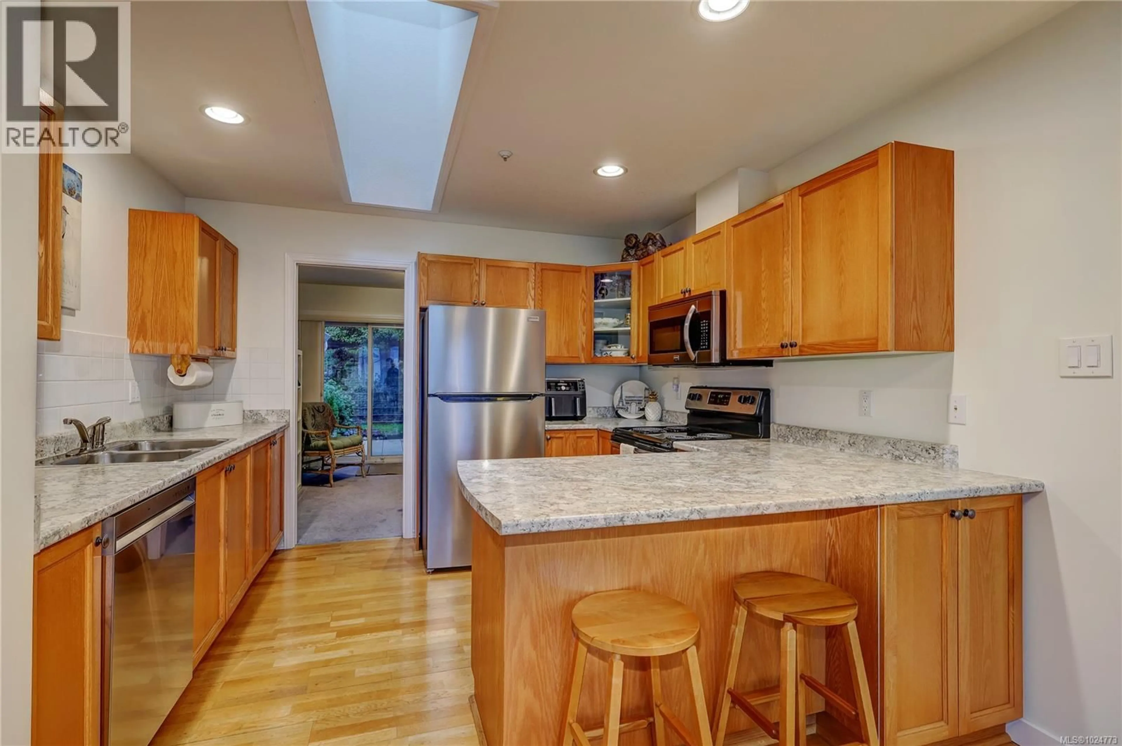 Open concept kitchen, ceramic/tile floor for 5959 WATERTON DRIVE, Nanaimo British Columbia V9T6A9