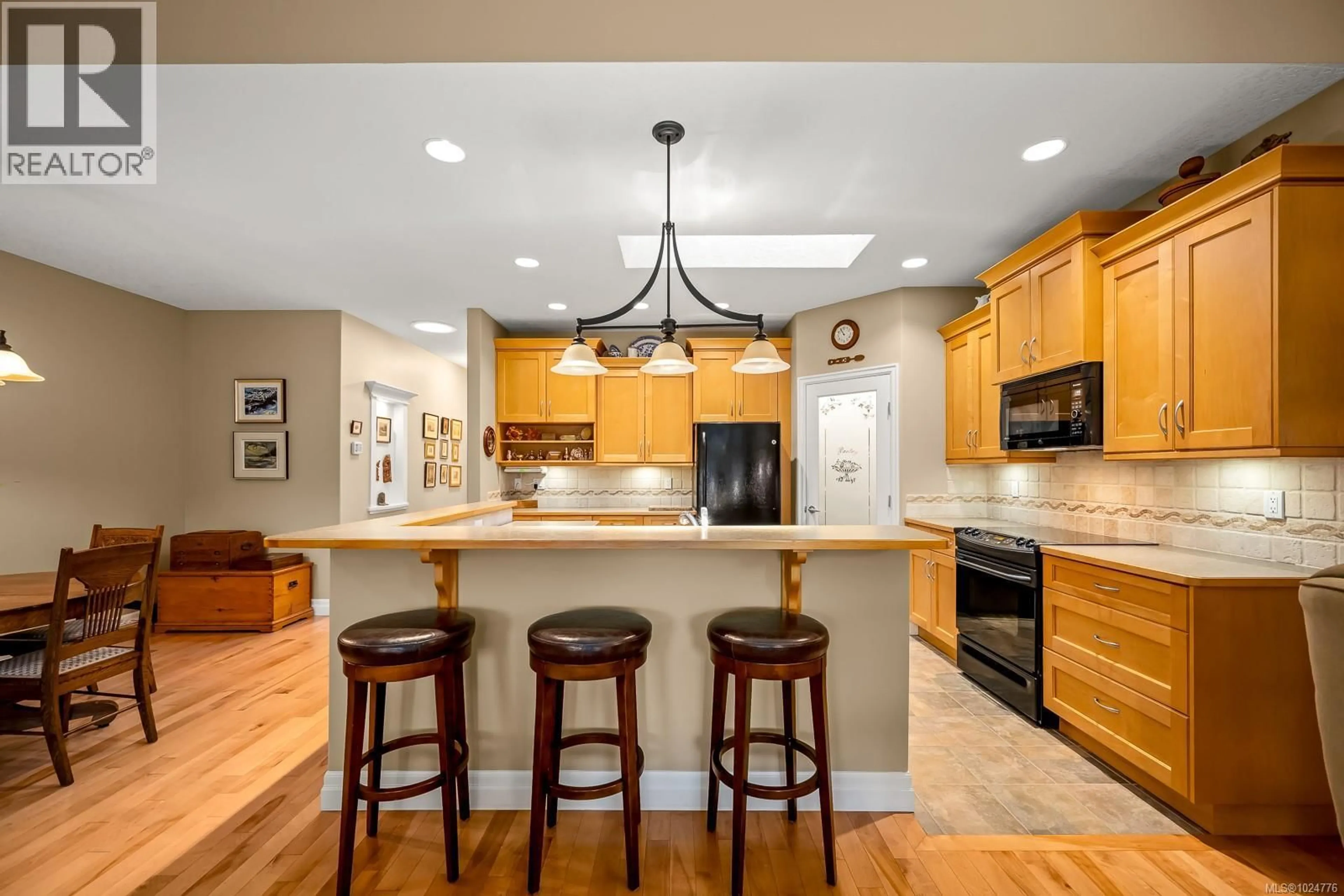 Open concept kitchen, ceramic/tile floor for 66 - 2300 MURRELET DRIVE, Comox British Columbia V9M4J2