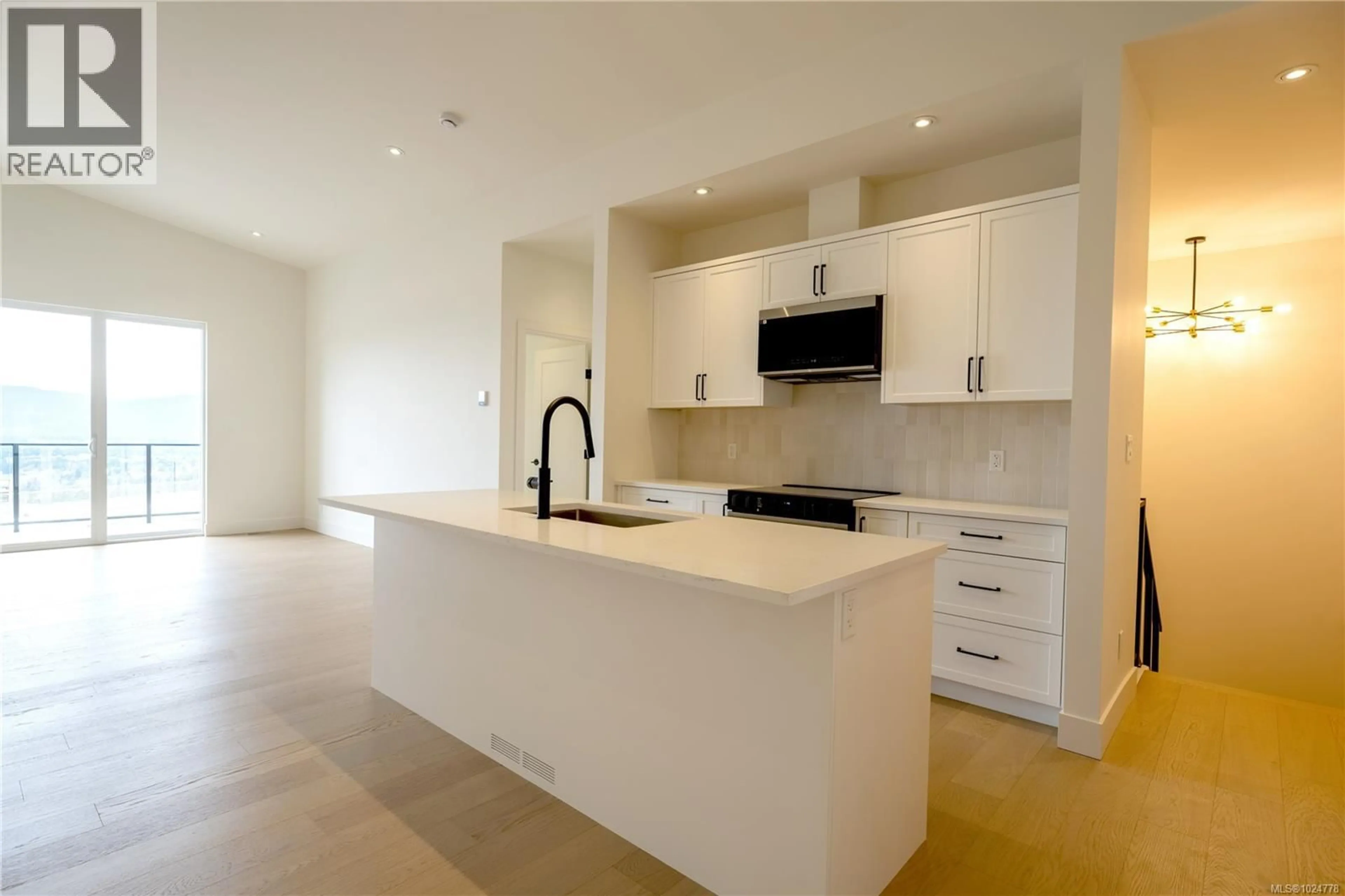 Open concept kitchen, ceramic/tile floor for 115 - 3116 WOODRUSH DRIVE, Duncan British Columbia V9L0G1