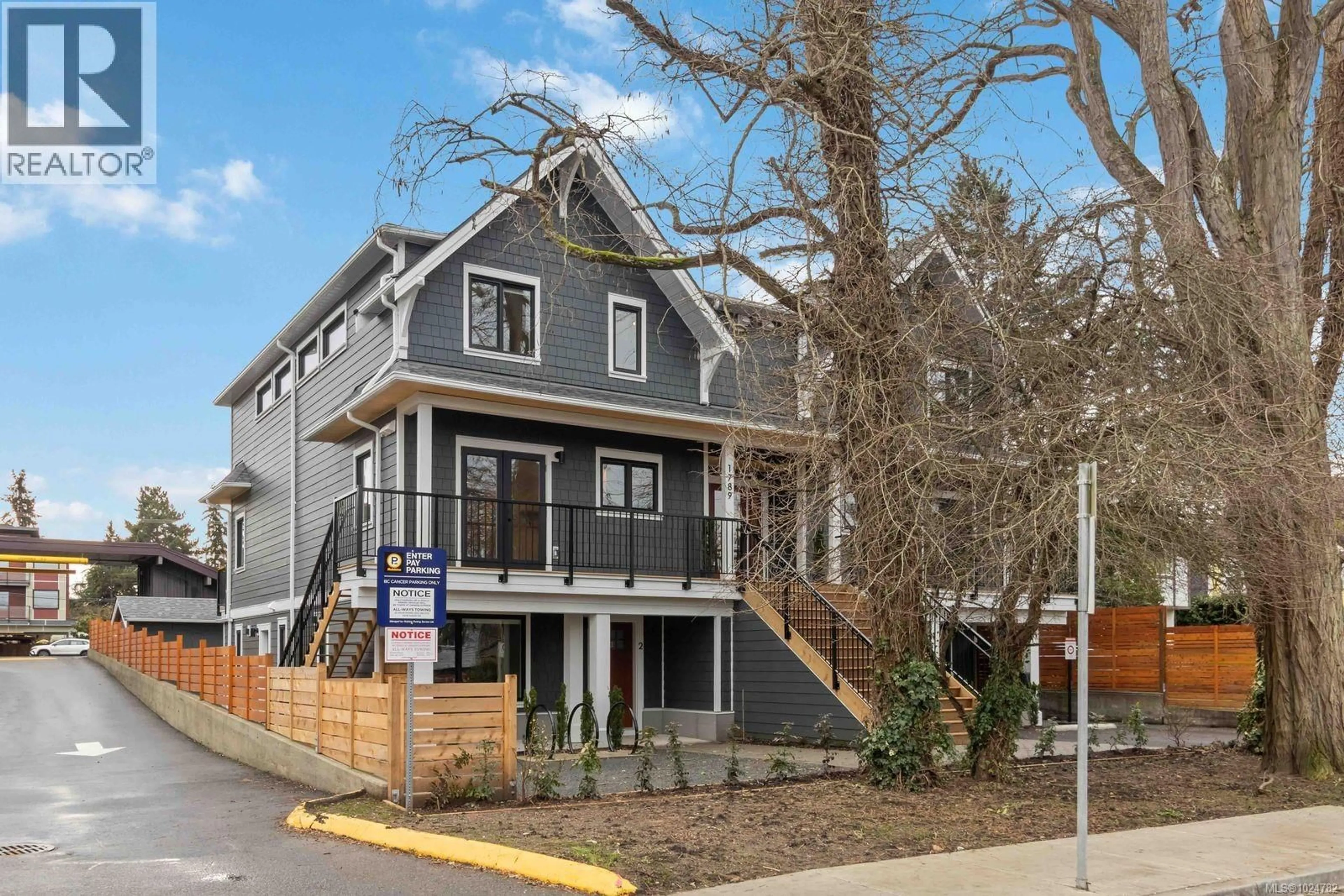 Home with vinyl exterior material, street for 6 - 1789 EMERSON STREET, Victoria British Columbia V8R2C2