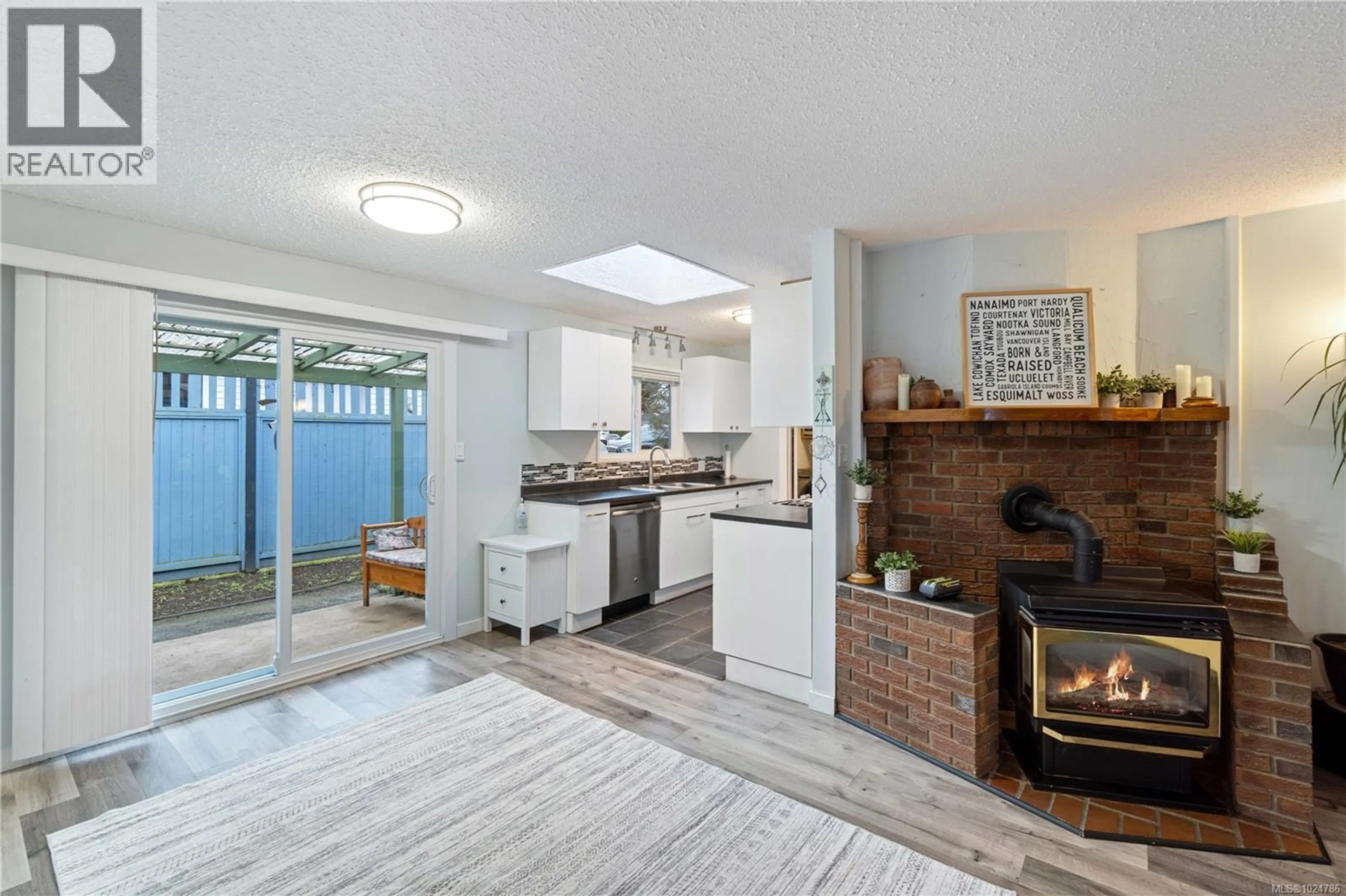 Open concept kitchen, ceramic/tile floor for 260 PYM STREET SOUTH, Parksville British Columbia V9P1G7