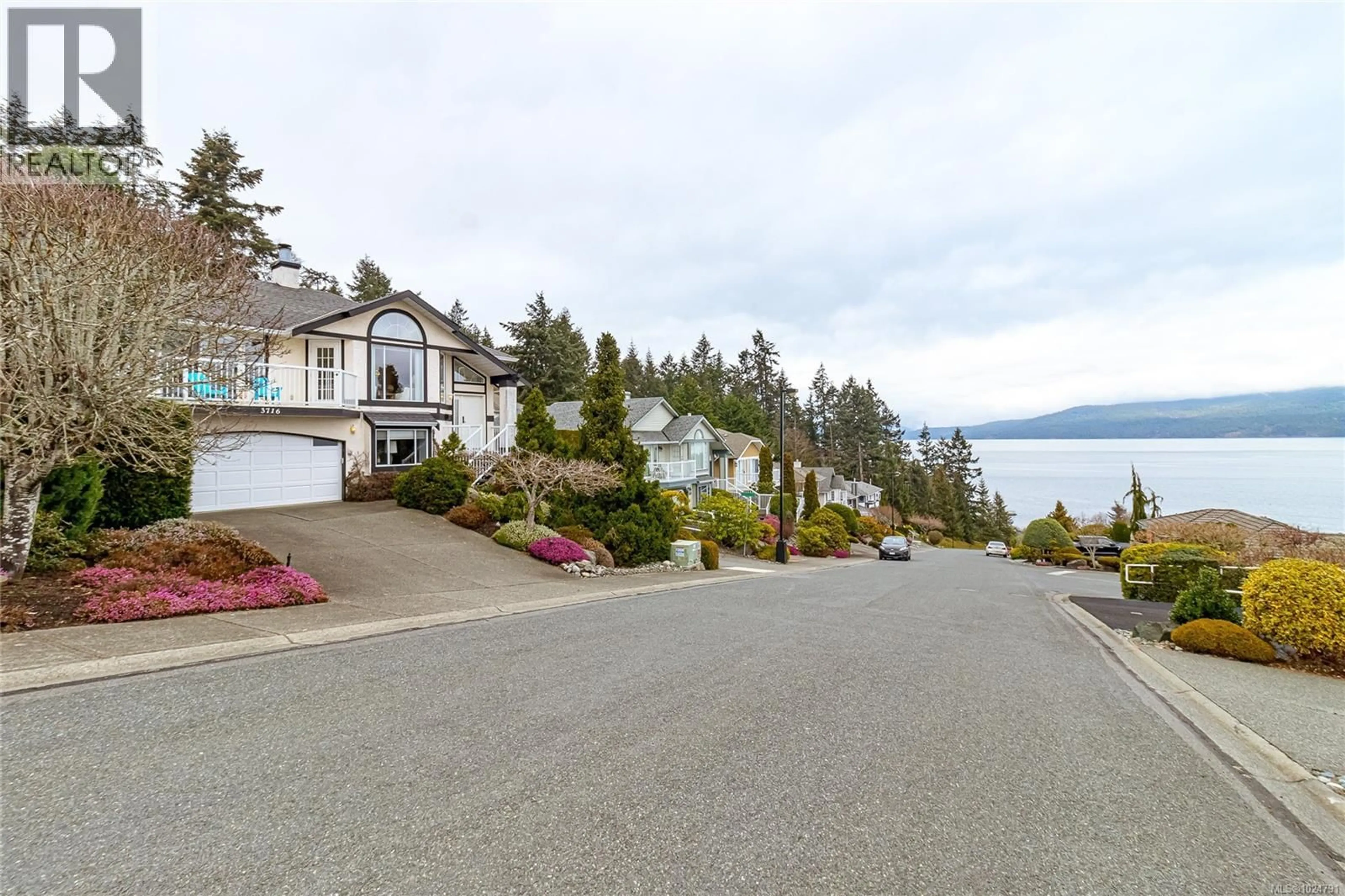 A pic from outside/outdoor area/front of a property/back of a property/a pic from drone, water/lake/river/ocean view for 3716 MARINE VISTA, Cobble Hill British Columbia V8H0K8