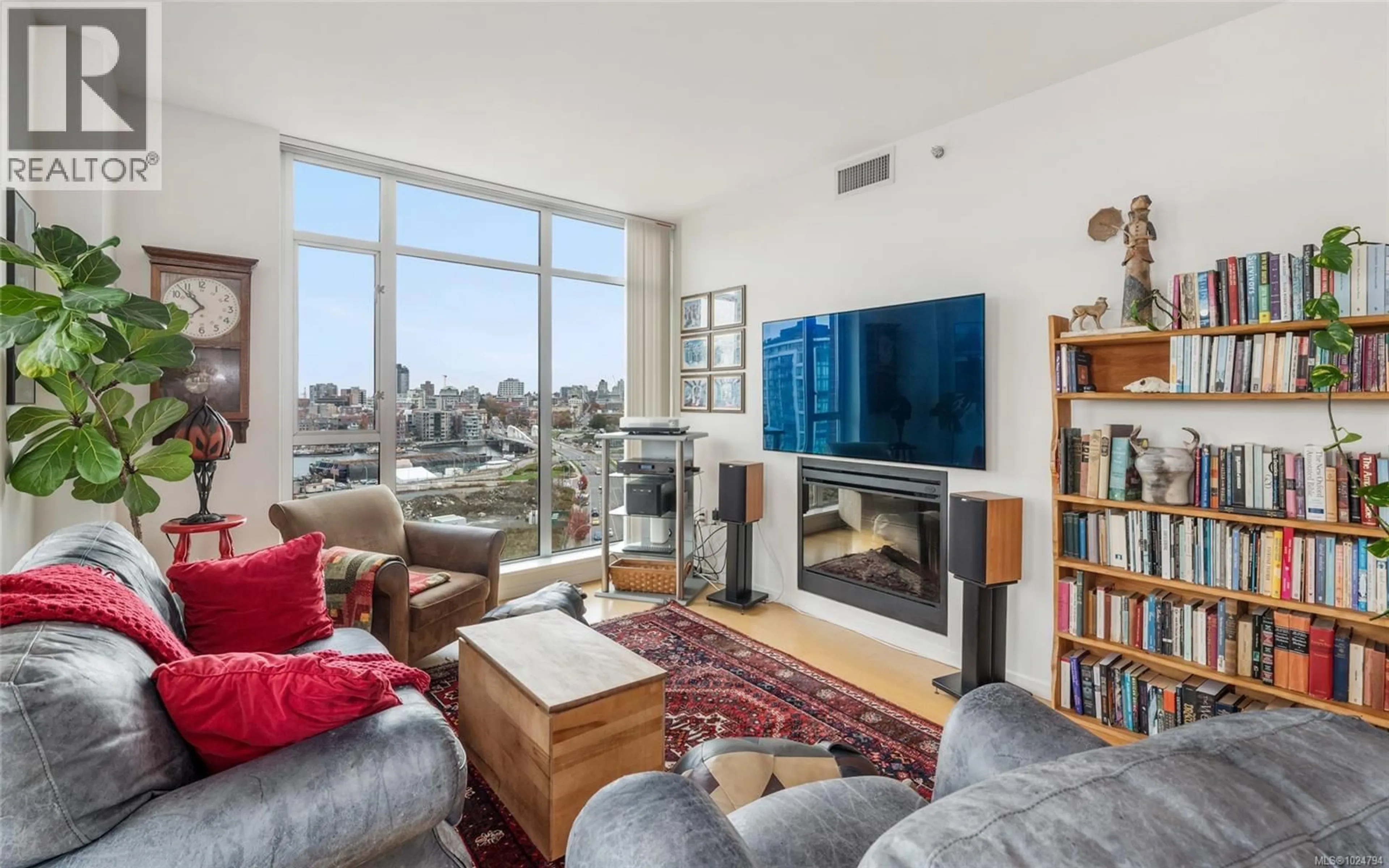 Living room with furniture, unknown for 613 - 100 SAGHALIE ROAD, Victoria British Columbia V9A0A1